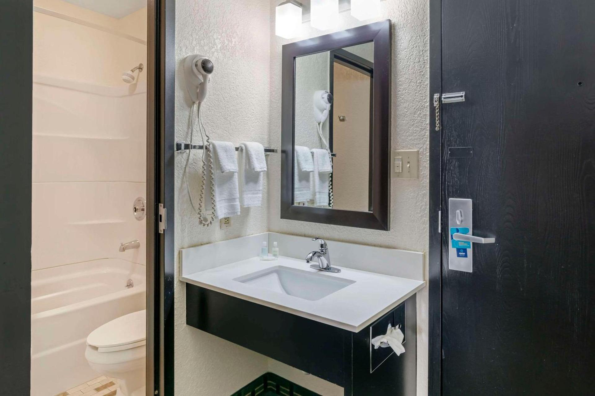 Clarion Pointe Jasper photo 16
