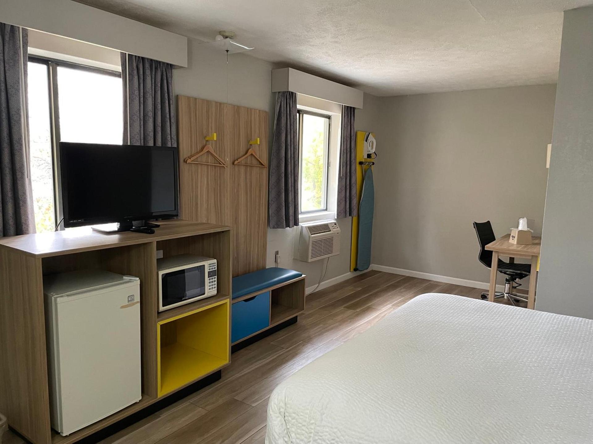Days Inn by Wyndham Warrensburg photo 16