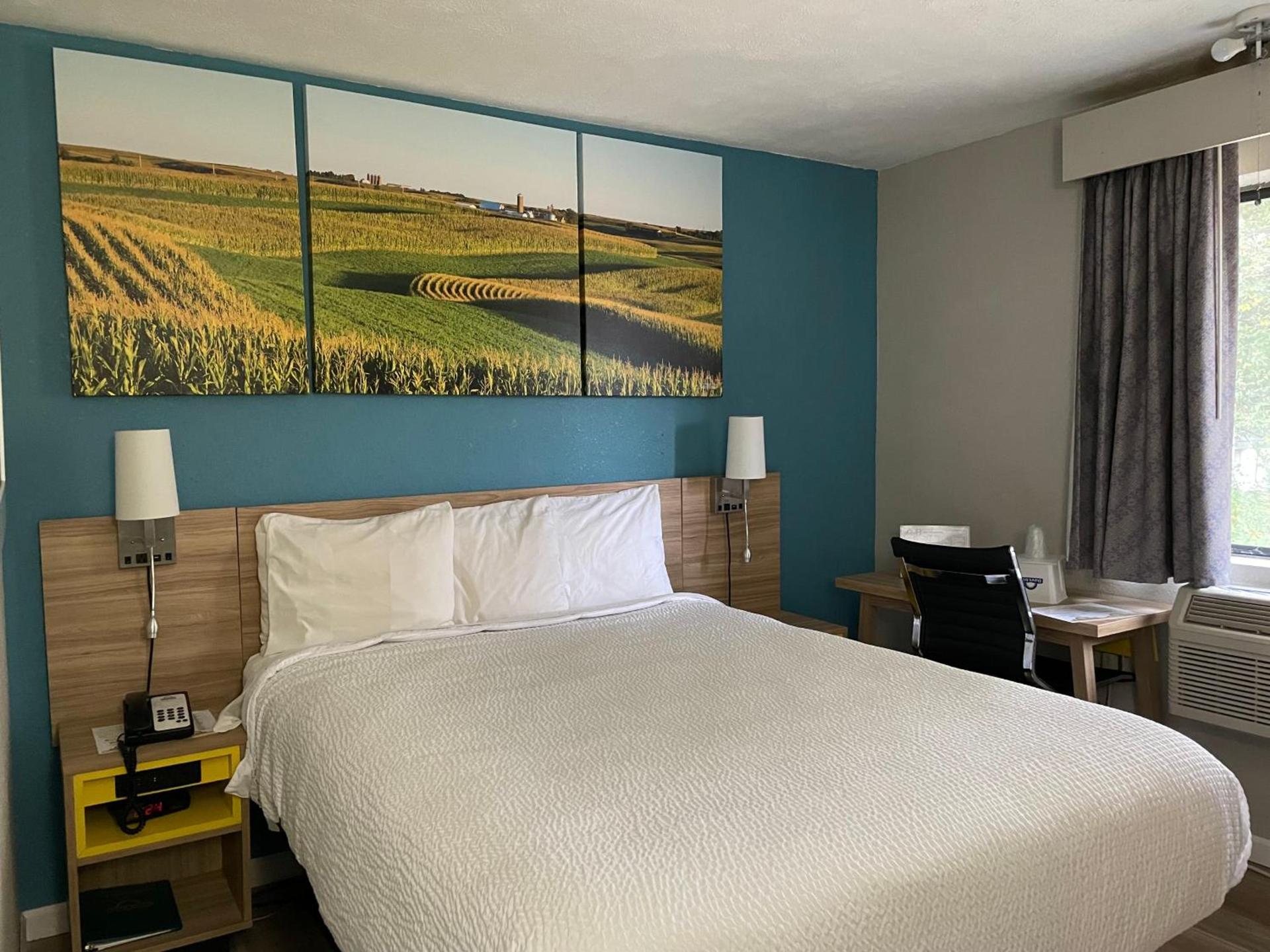 Days Inn by Wyndham Warrensburg photo 17