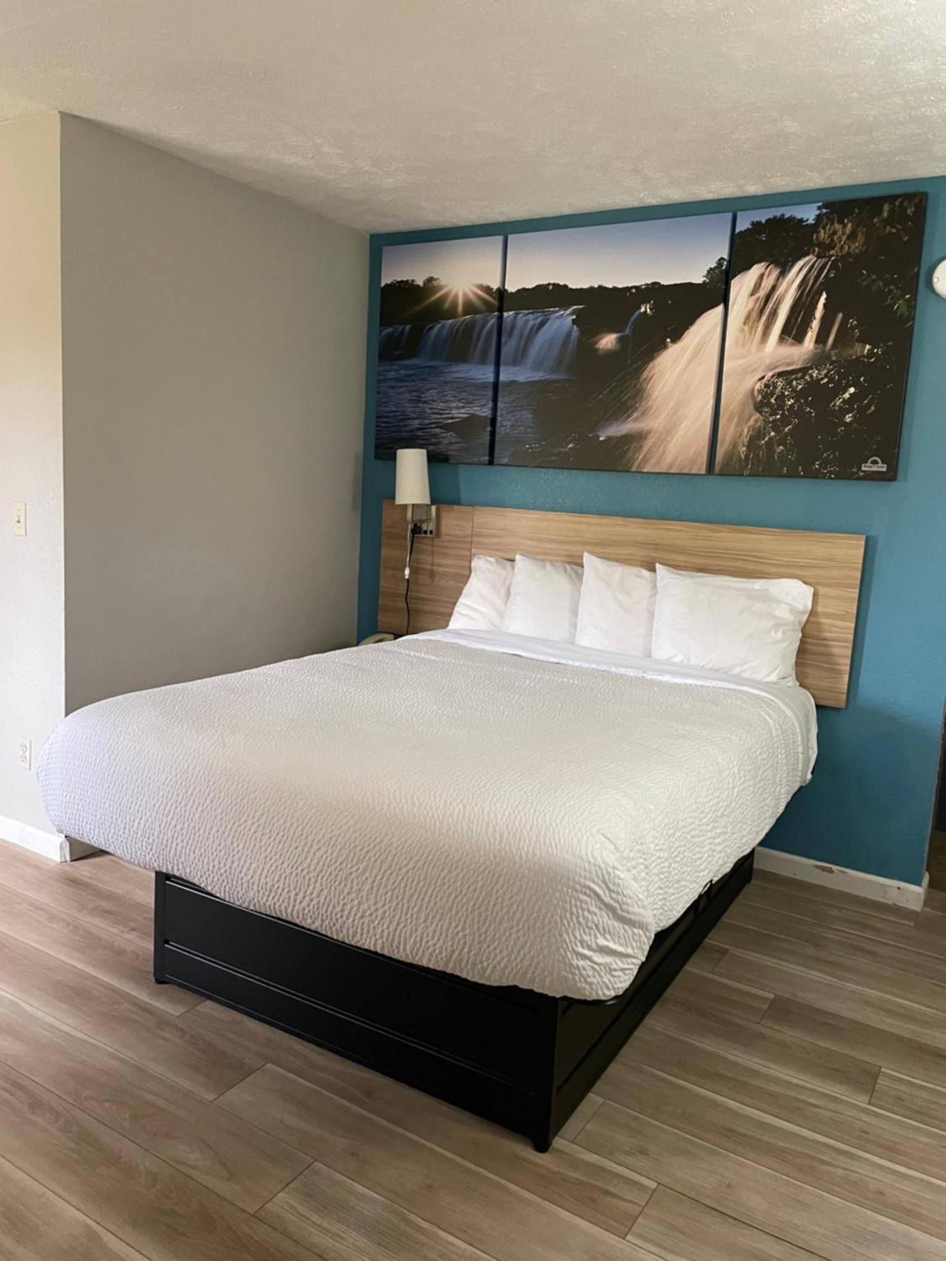Days Inn by Wyndham Warrensburg photo 18