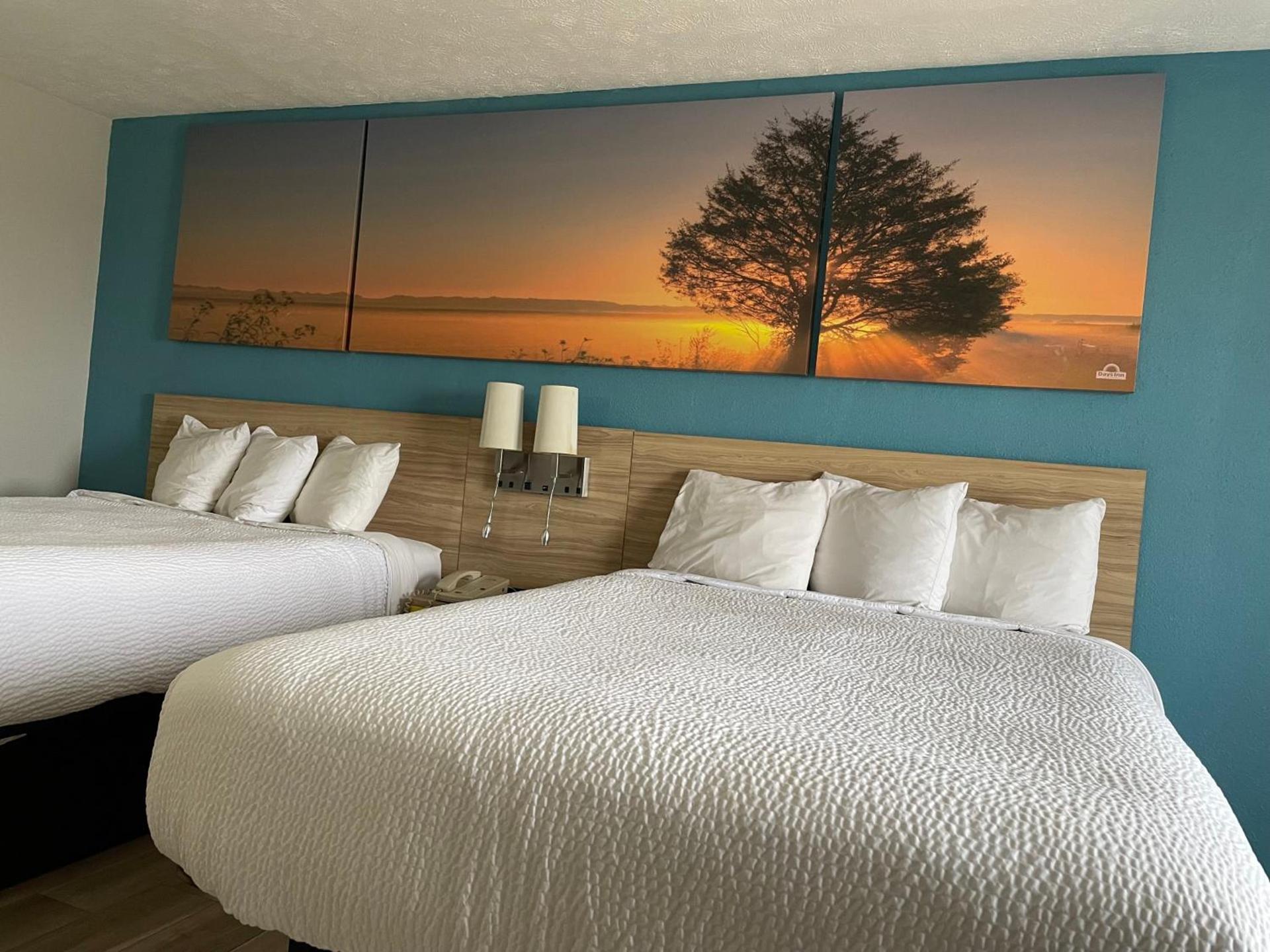 Days Inn by Wyndham Warrensburg photo 19