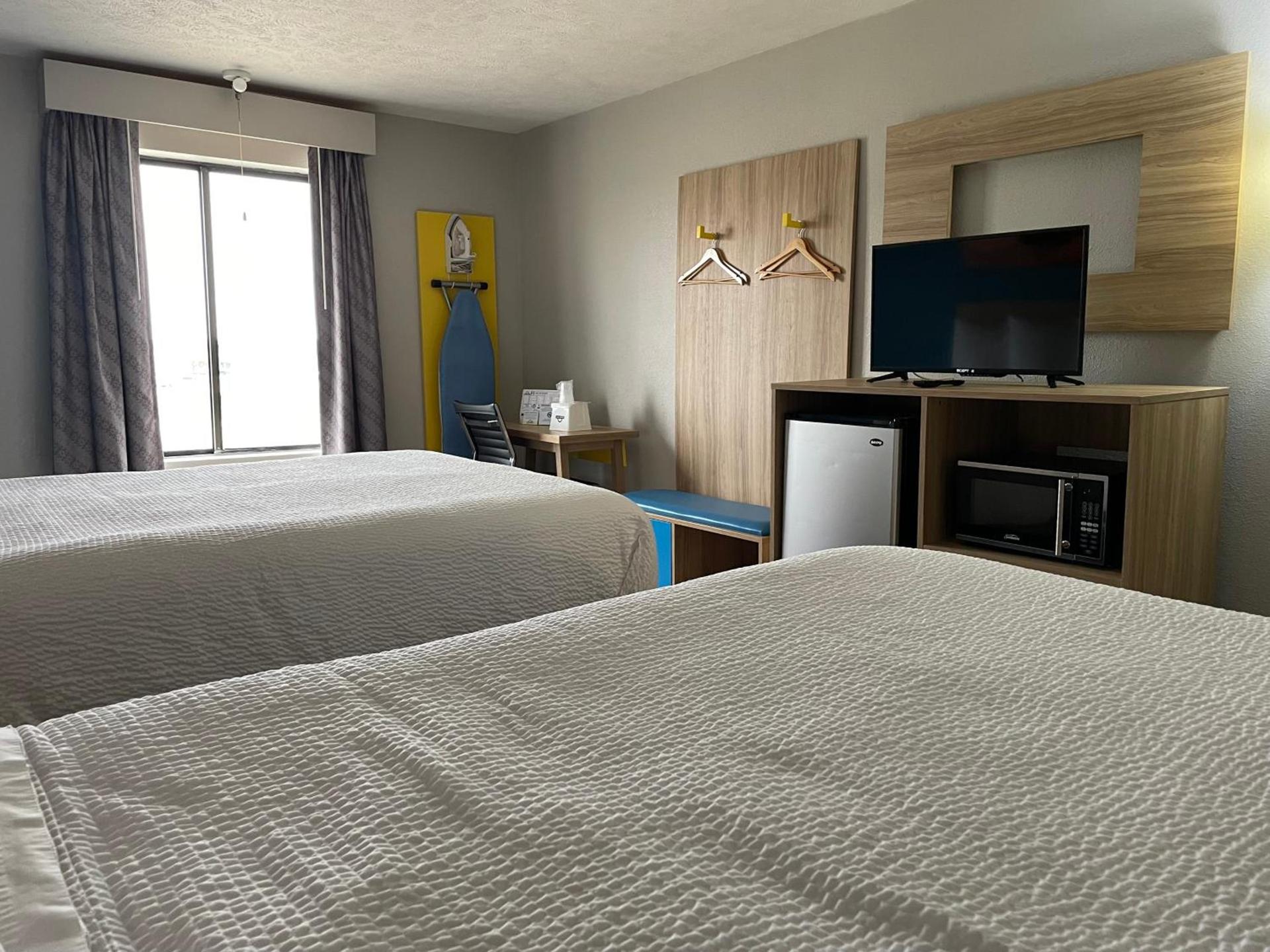 Days Inn by Wyndham Warrensburg photo 21