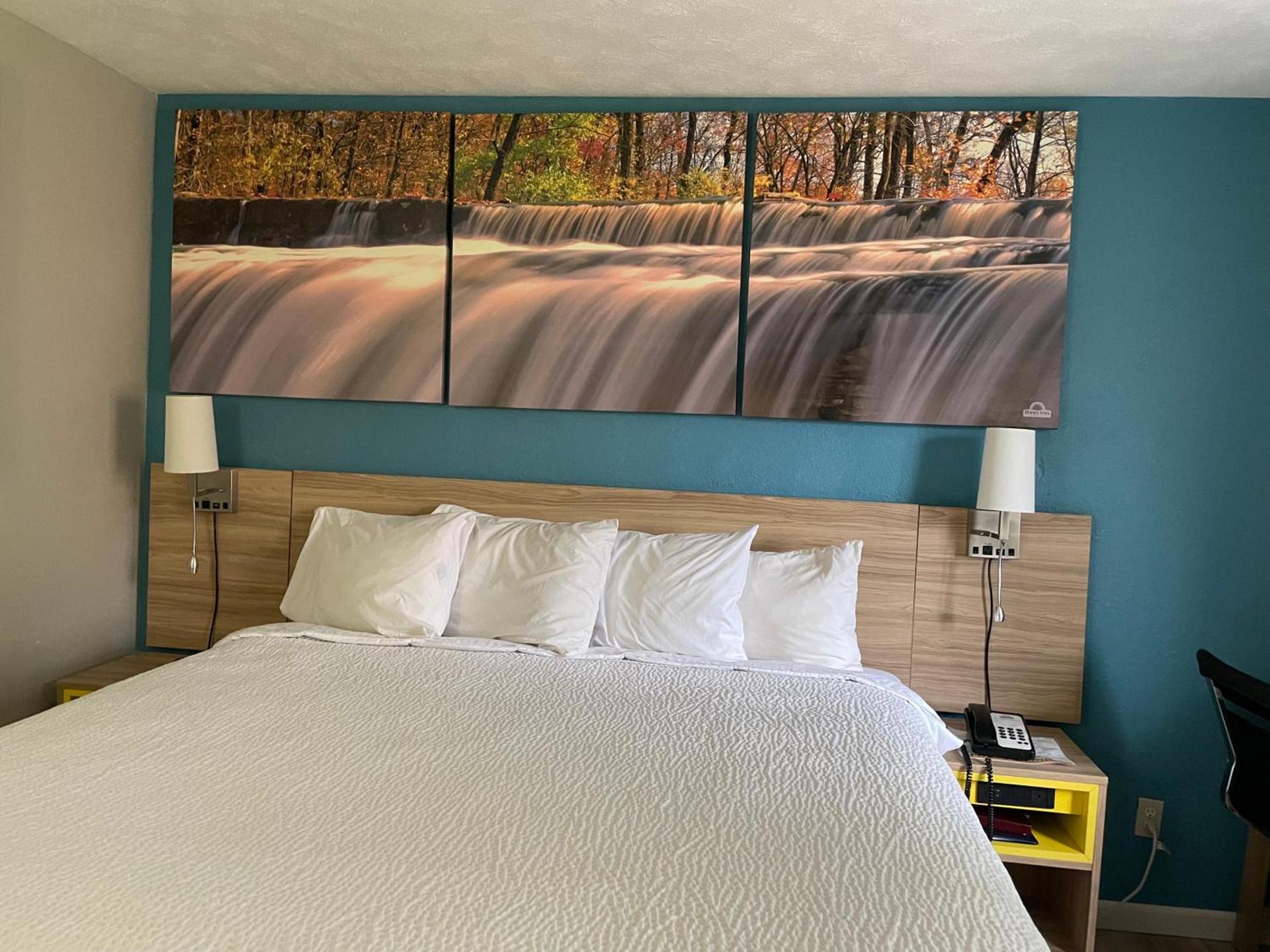 Days Inn by Wyndham Warrensburg photo 24