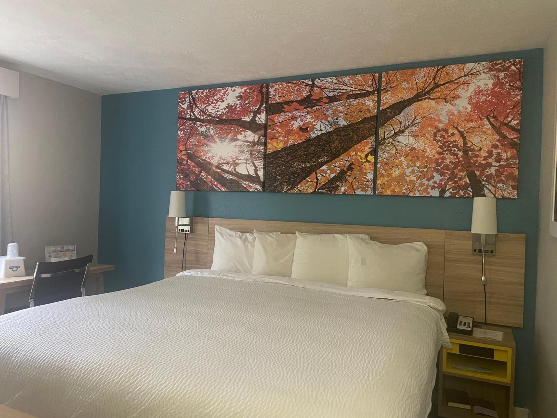 Days Inn by Wyndham Warrensburg photo 25