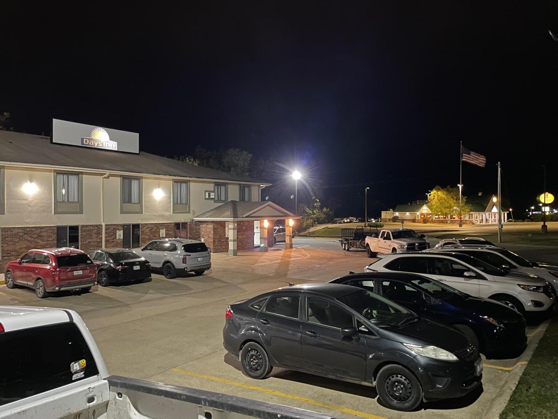 Days Inn by Wyndham Warrensburg photo 26