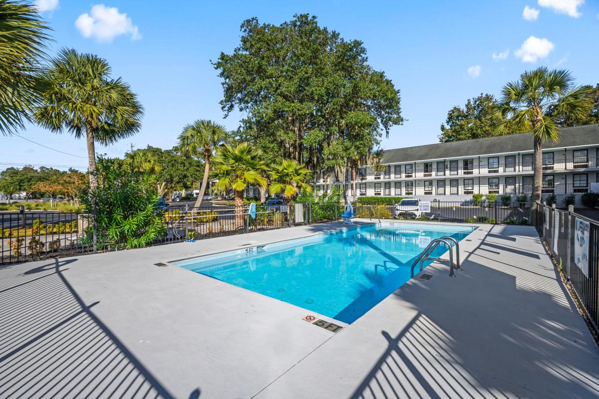 Charleston Creekside Inn photo 12