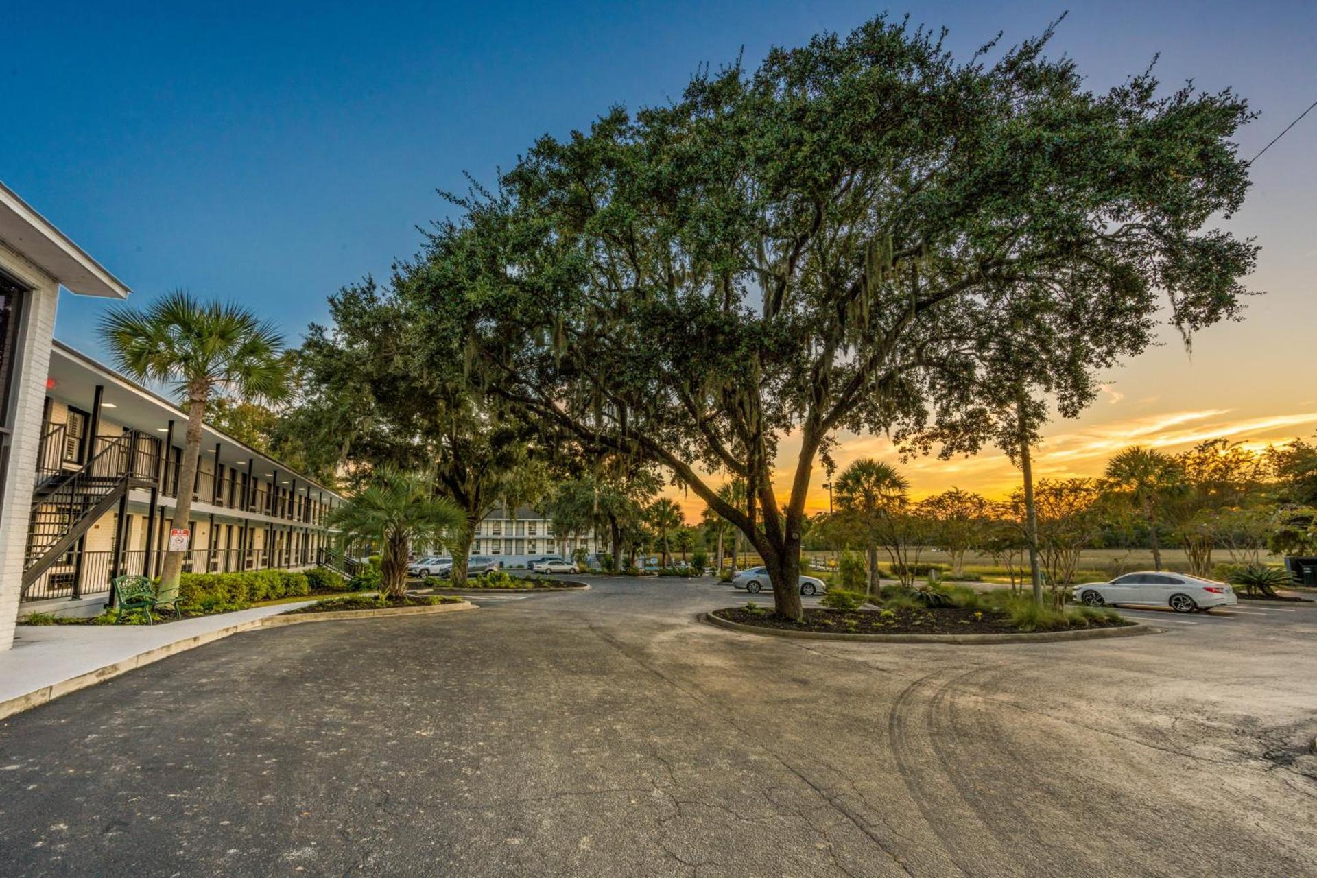 Charleston Creekside Inn photo 2