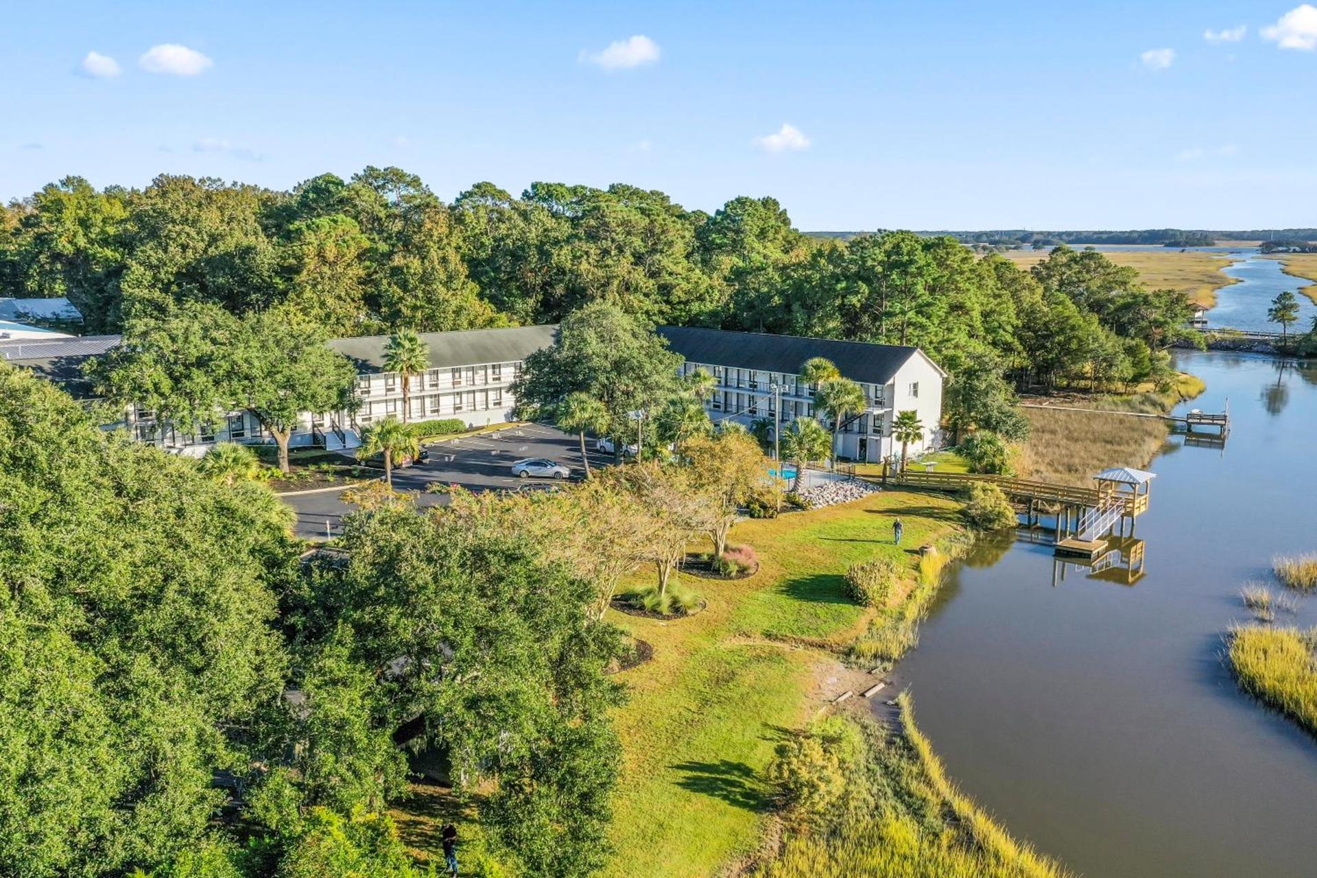 Charleston Creekside Inn photo 44