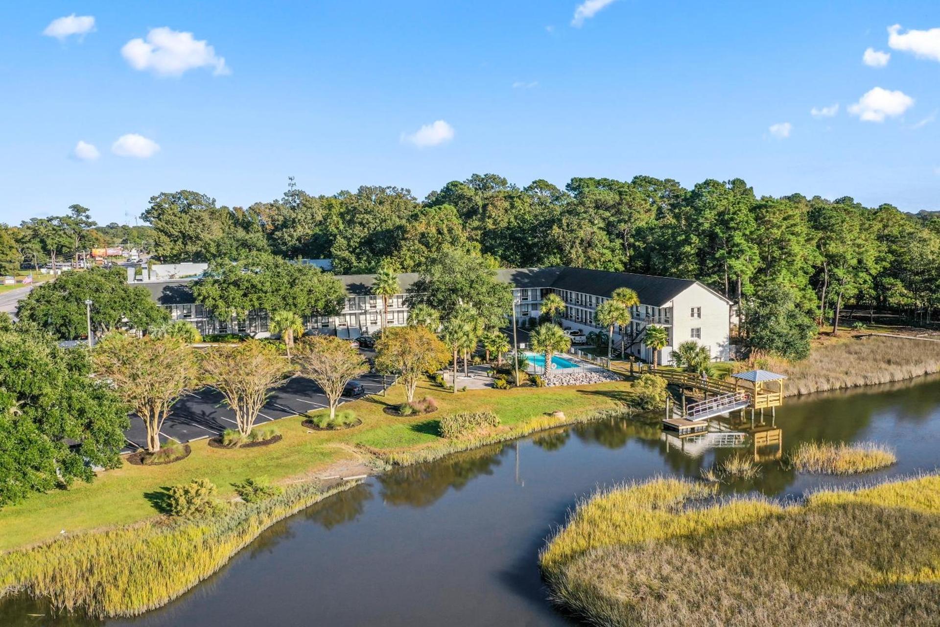 Charleston Creekside Inn photo 36