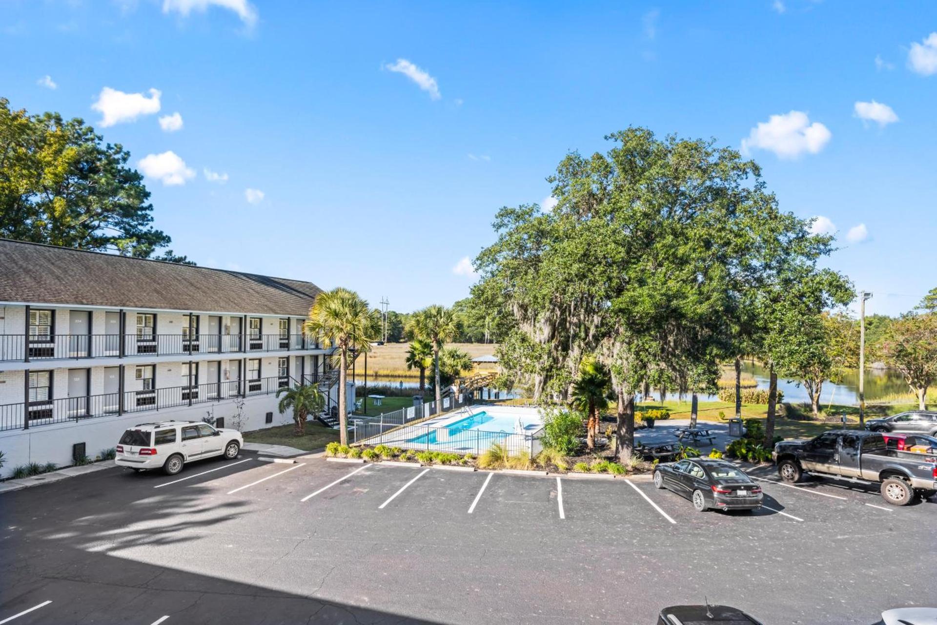 Charleston Creekside Inn photo 30