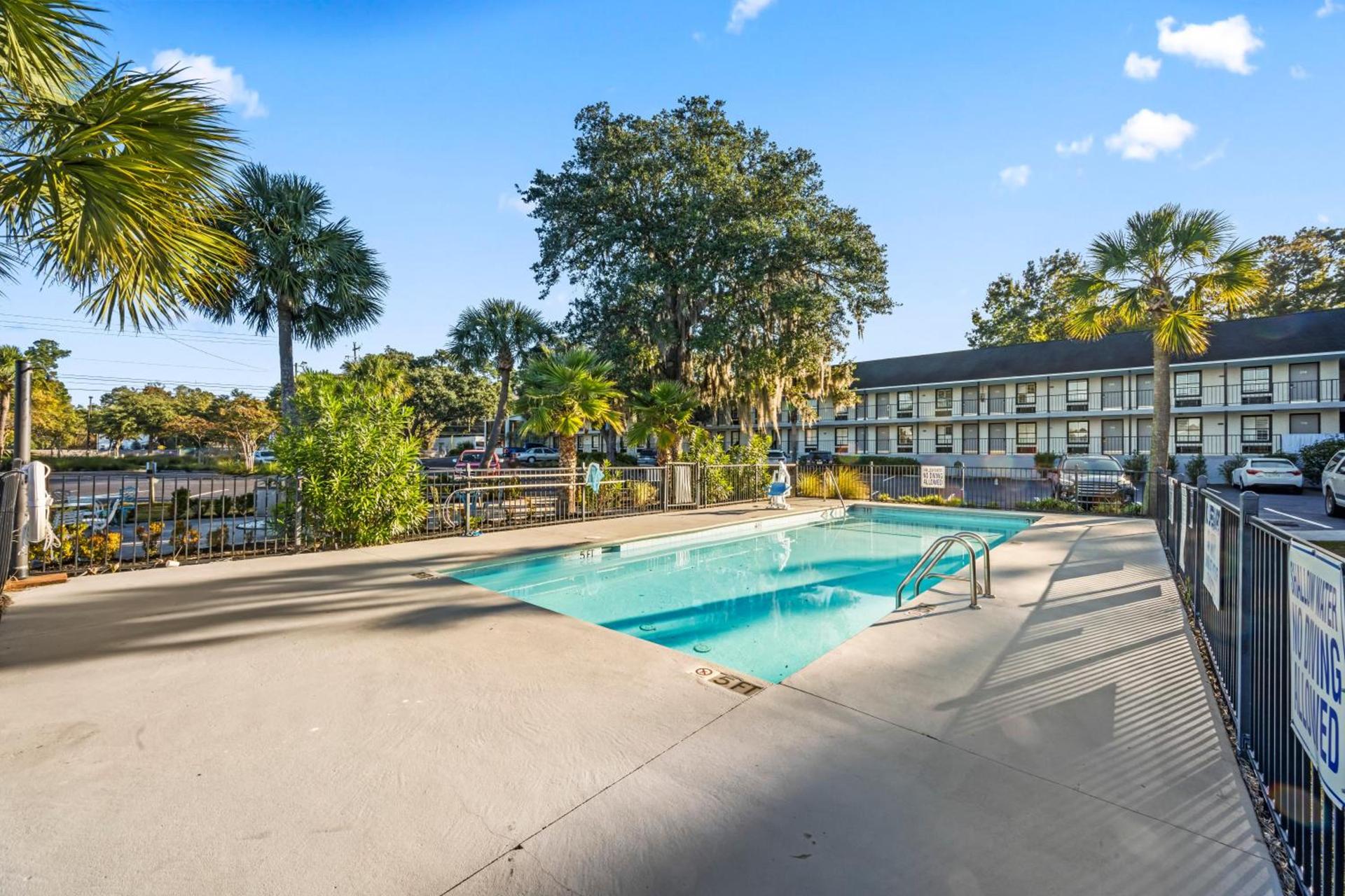Charleston Creekside Inn photo 25