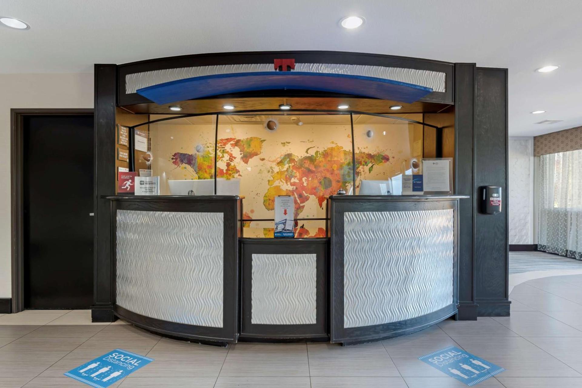 Best Western Plus Arlington North Hotel & Suites photo 8