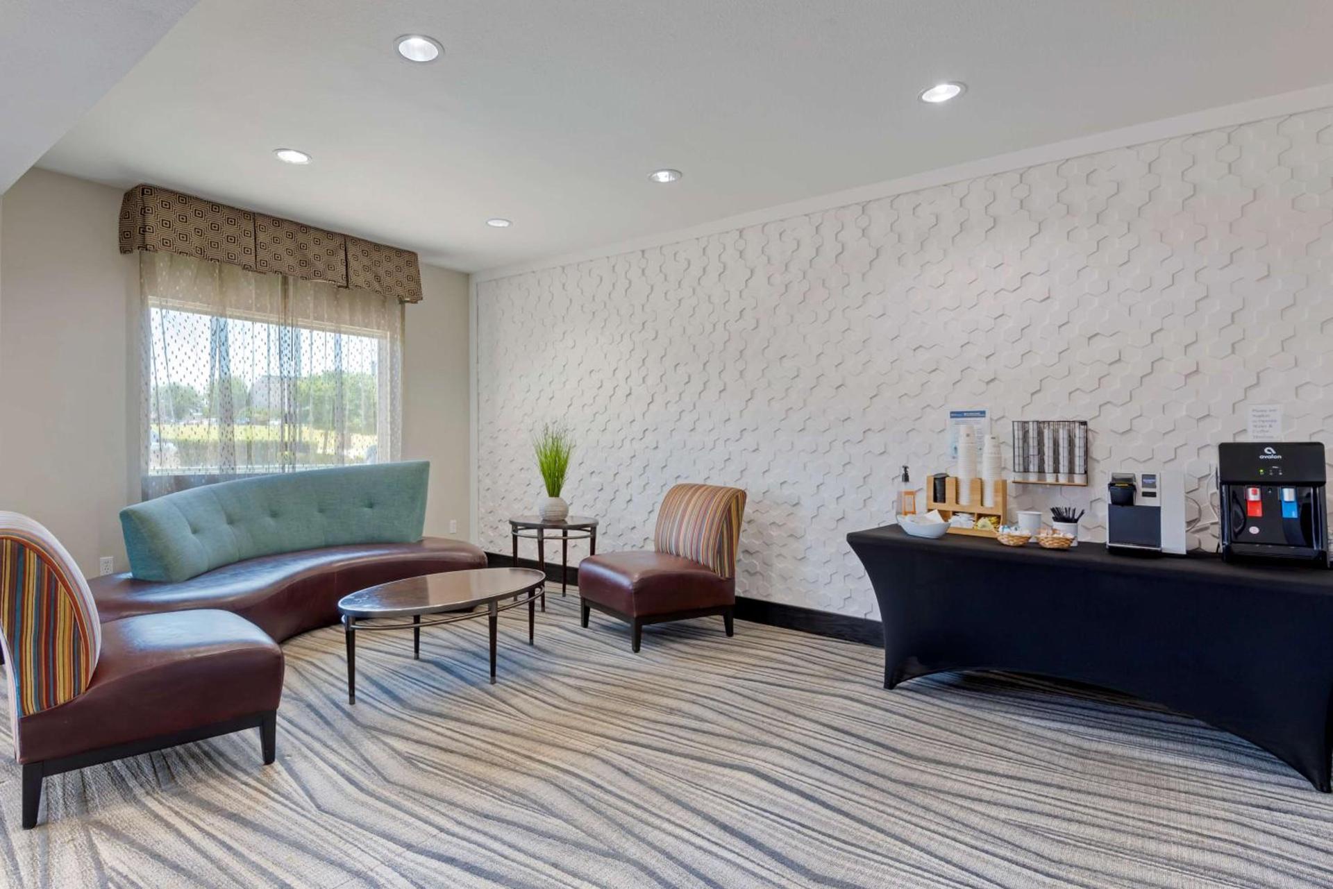 Best Western Plus Arlington North Hotel & Suites photo 5