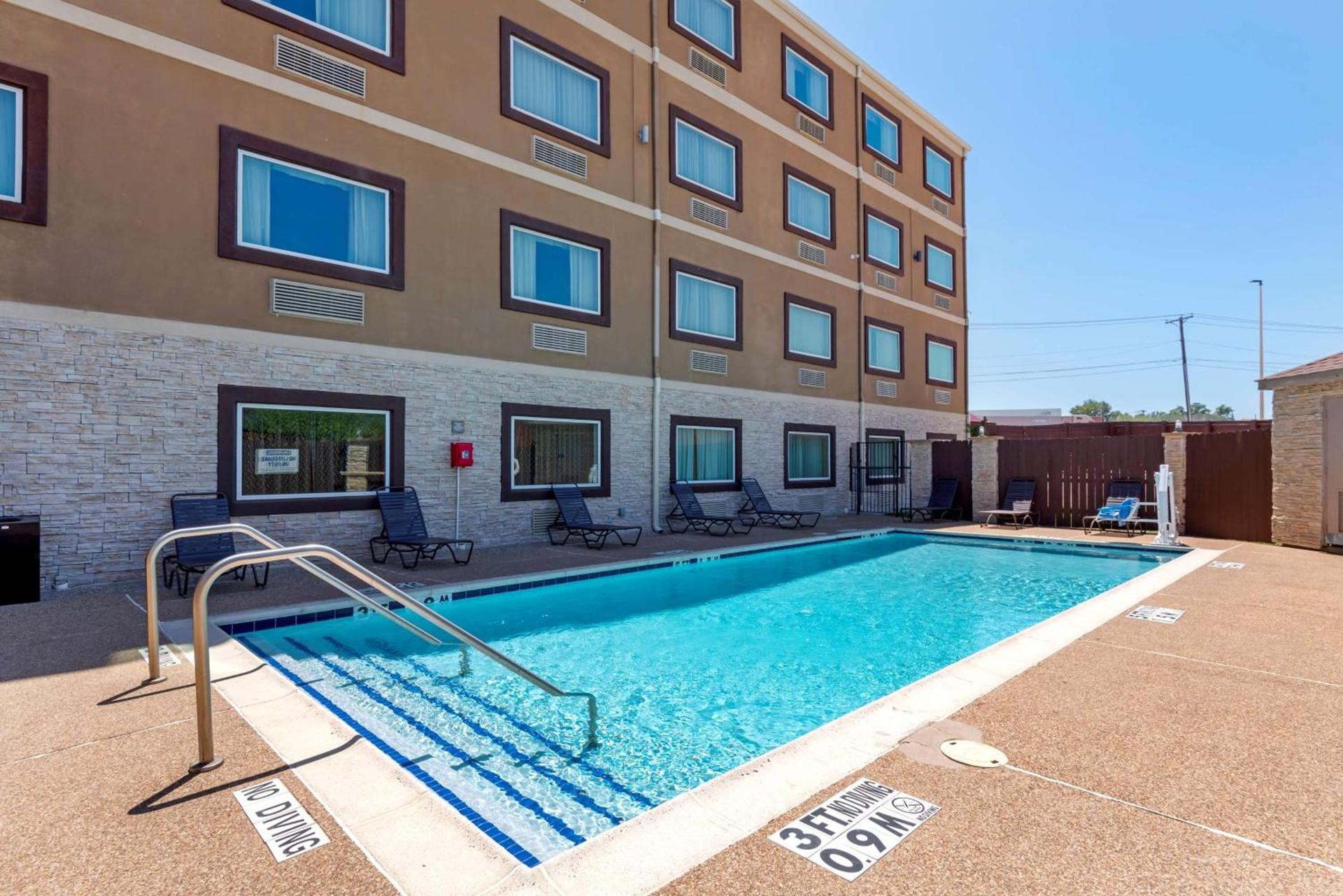 Best Western Plus Arlington North Hotel & Suites photo 29