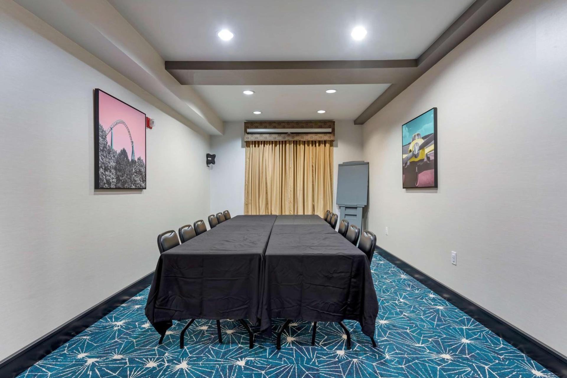 Best Western Plus Arlington North Hotel & Suites photo 4