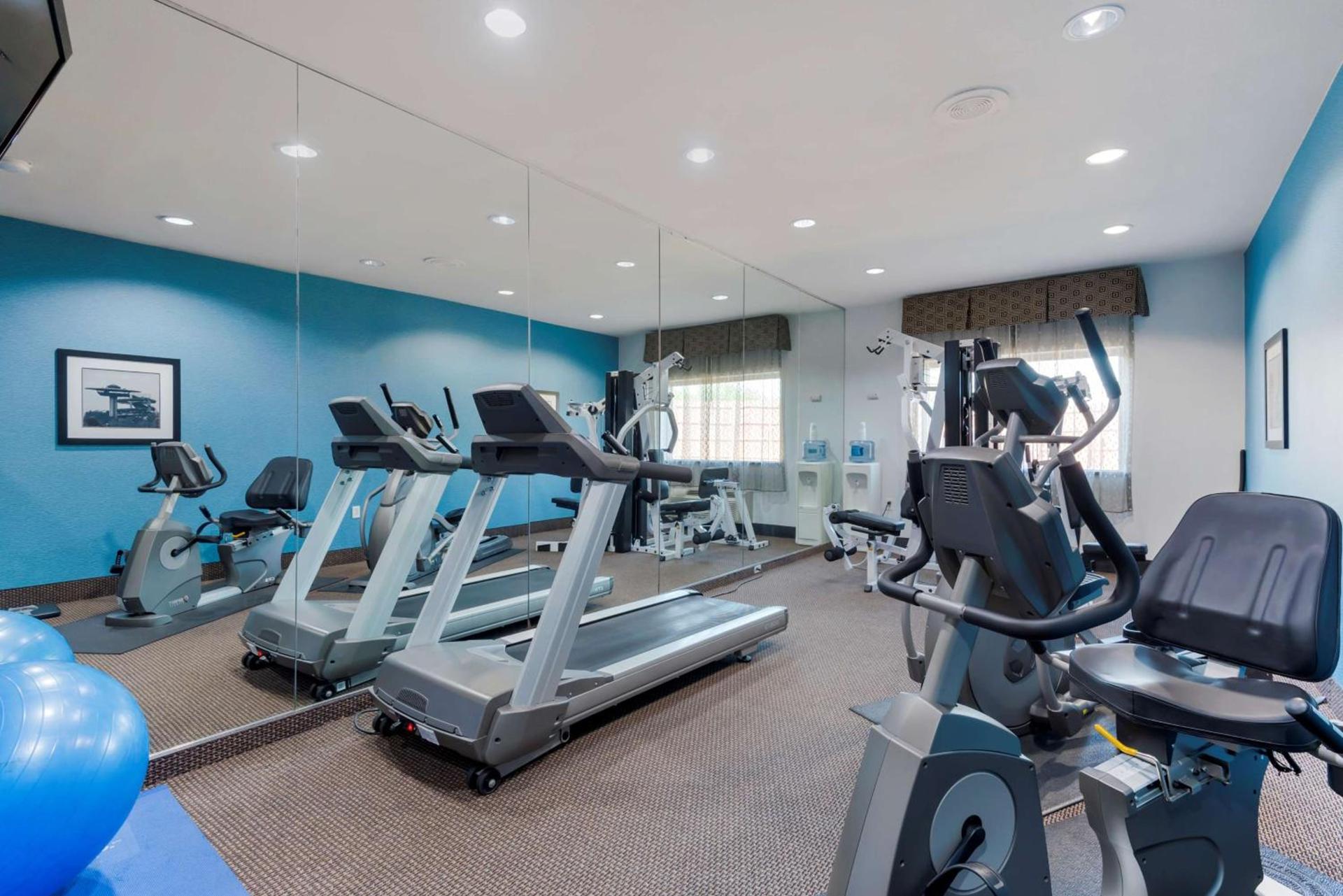 Best Western Plus Arlington North Hotel & Suites photo 36