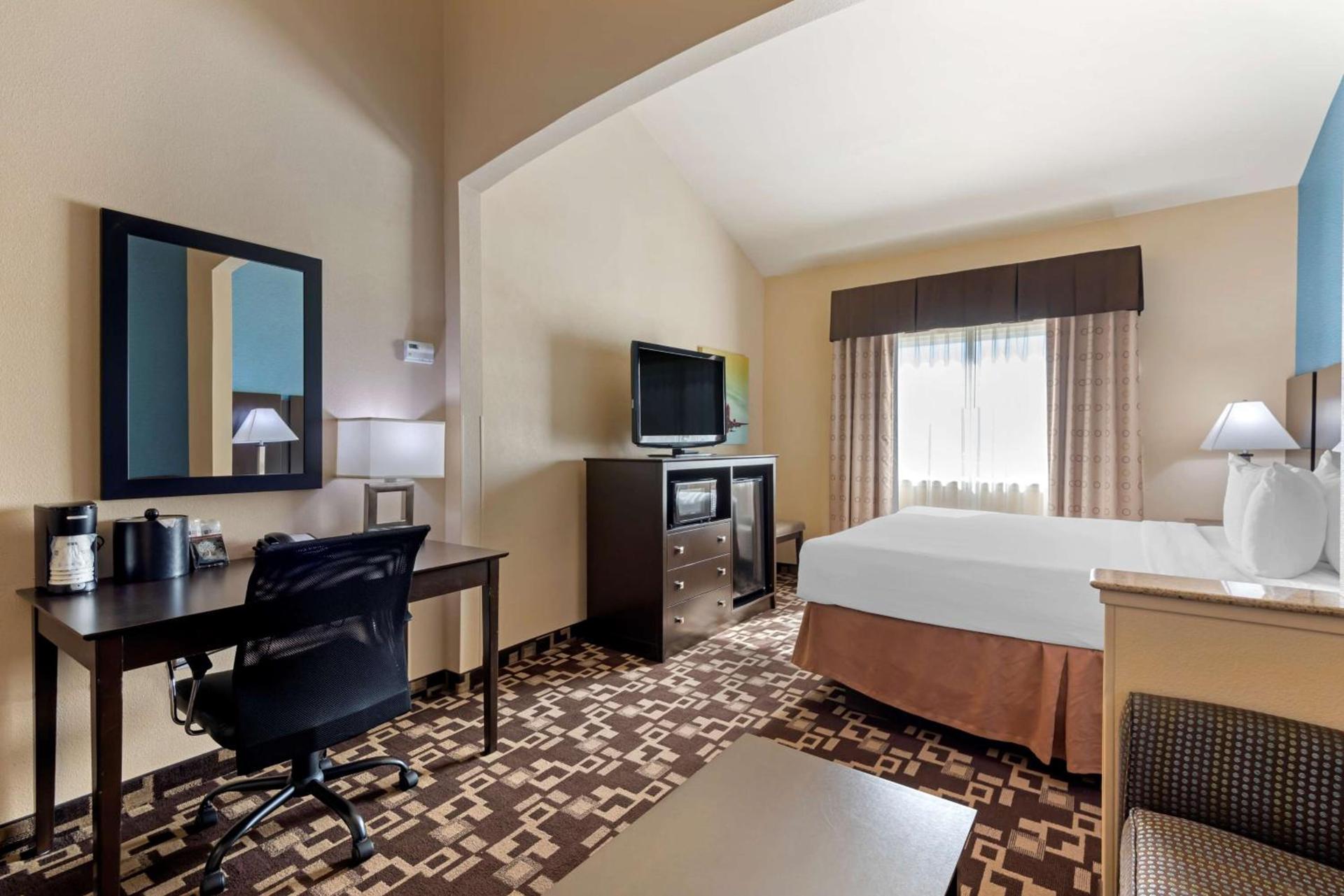 Best Western Plus Arlington North Hotel & Suites photo 16