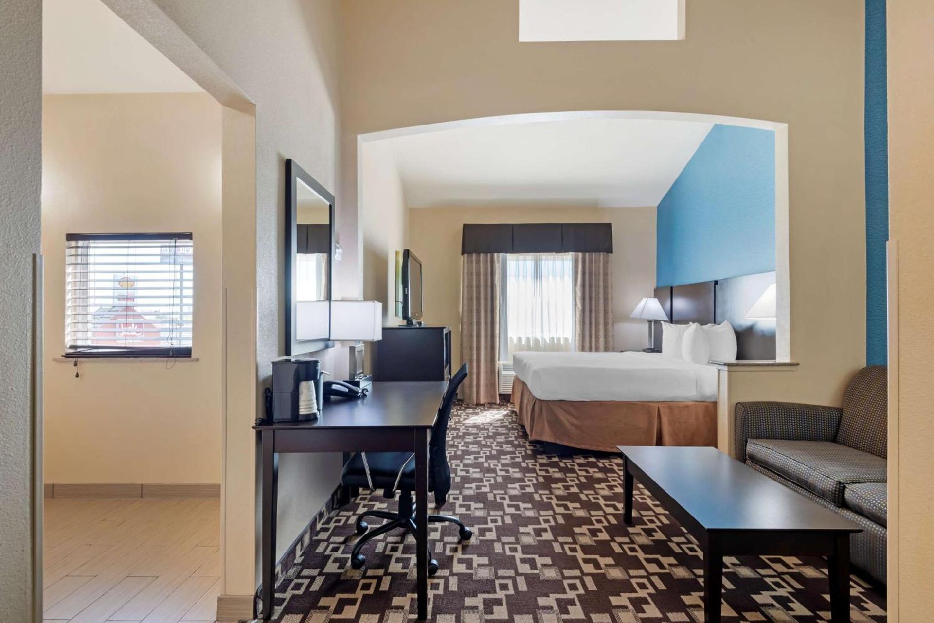 Best Western Plus Arlington North Hotel & Suites photo 20
