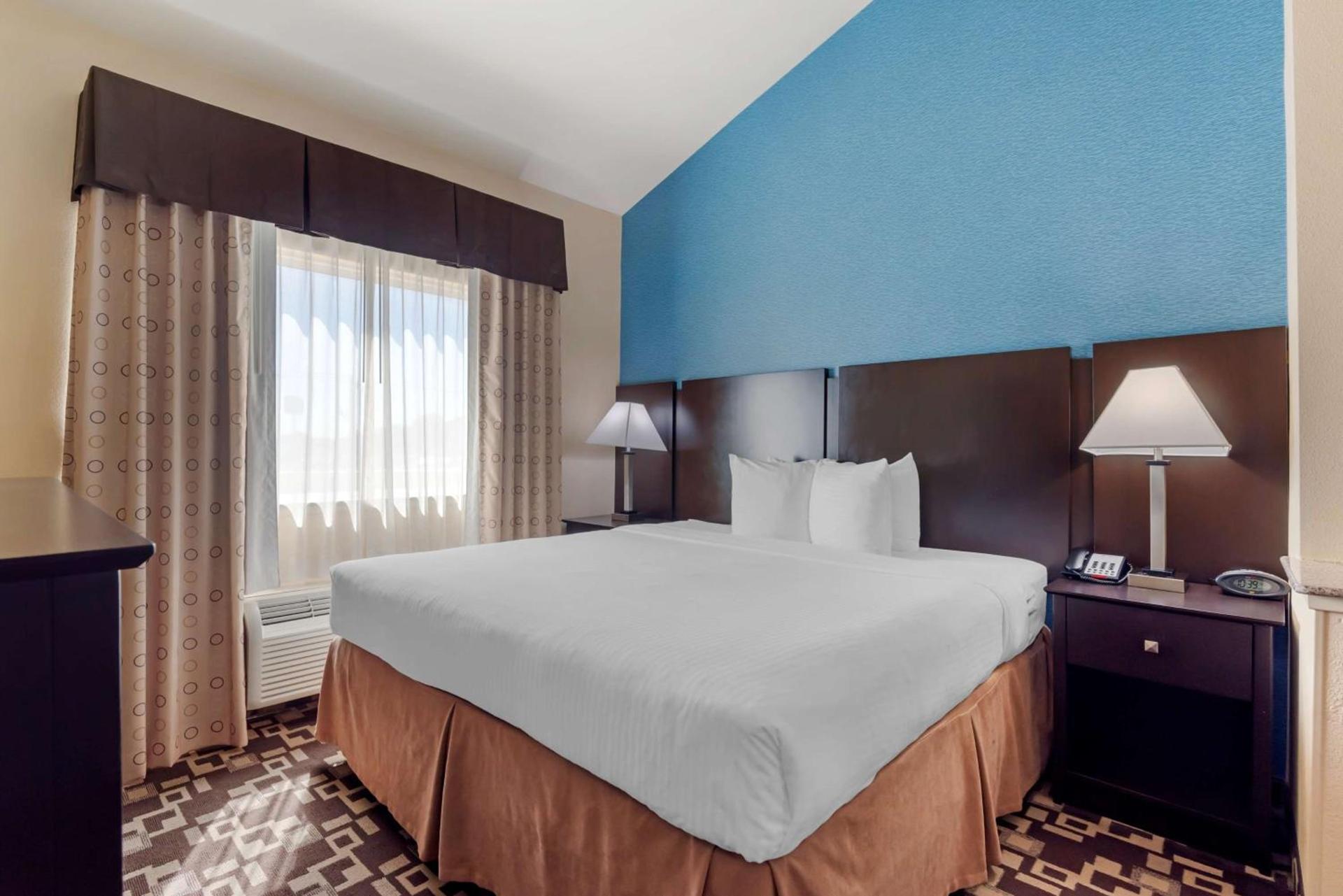 Best Western Plus Arlington North Hotel & Suites photo 35
