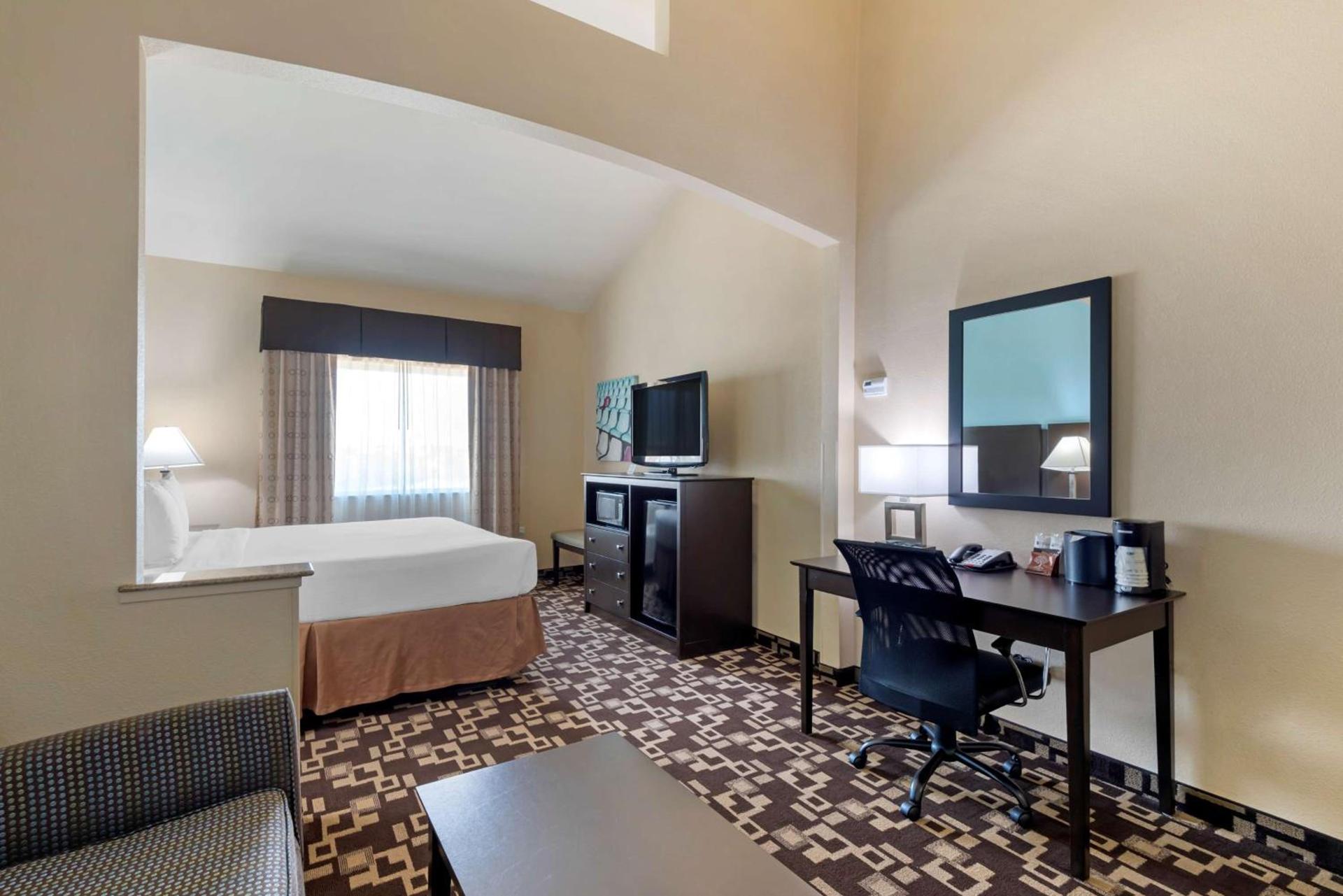 Best Western Plus Arlington North Hotel & Suites photo 11