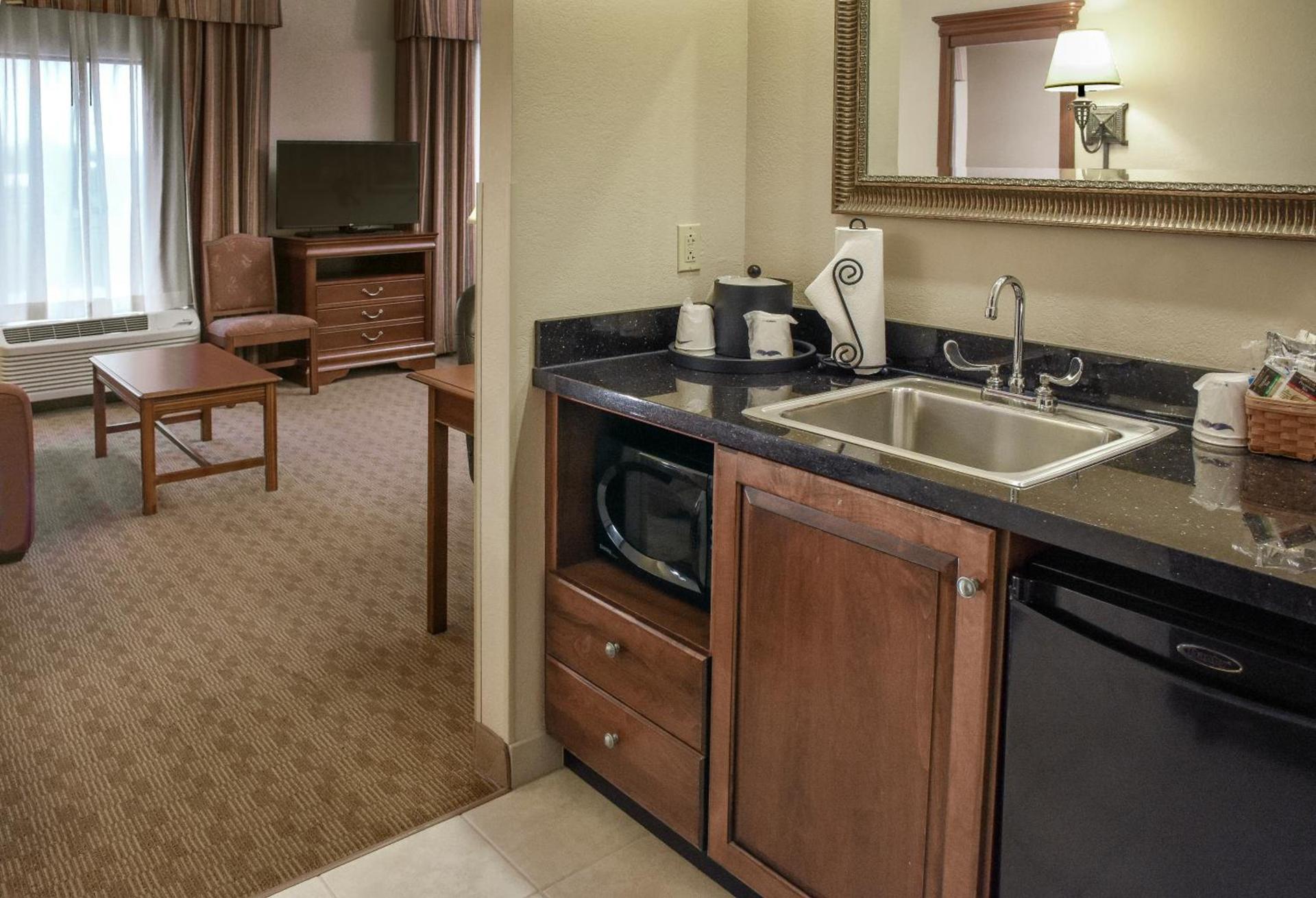 Hampton Inn & Suites Youngstown-Canfield photo 31
