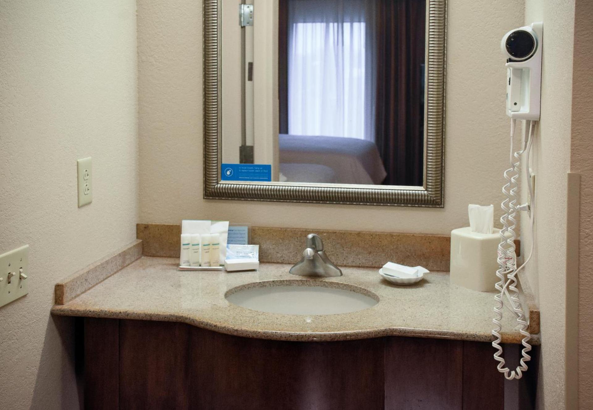Hampton Inn & Suites Youngstown-Canfield photo 30