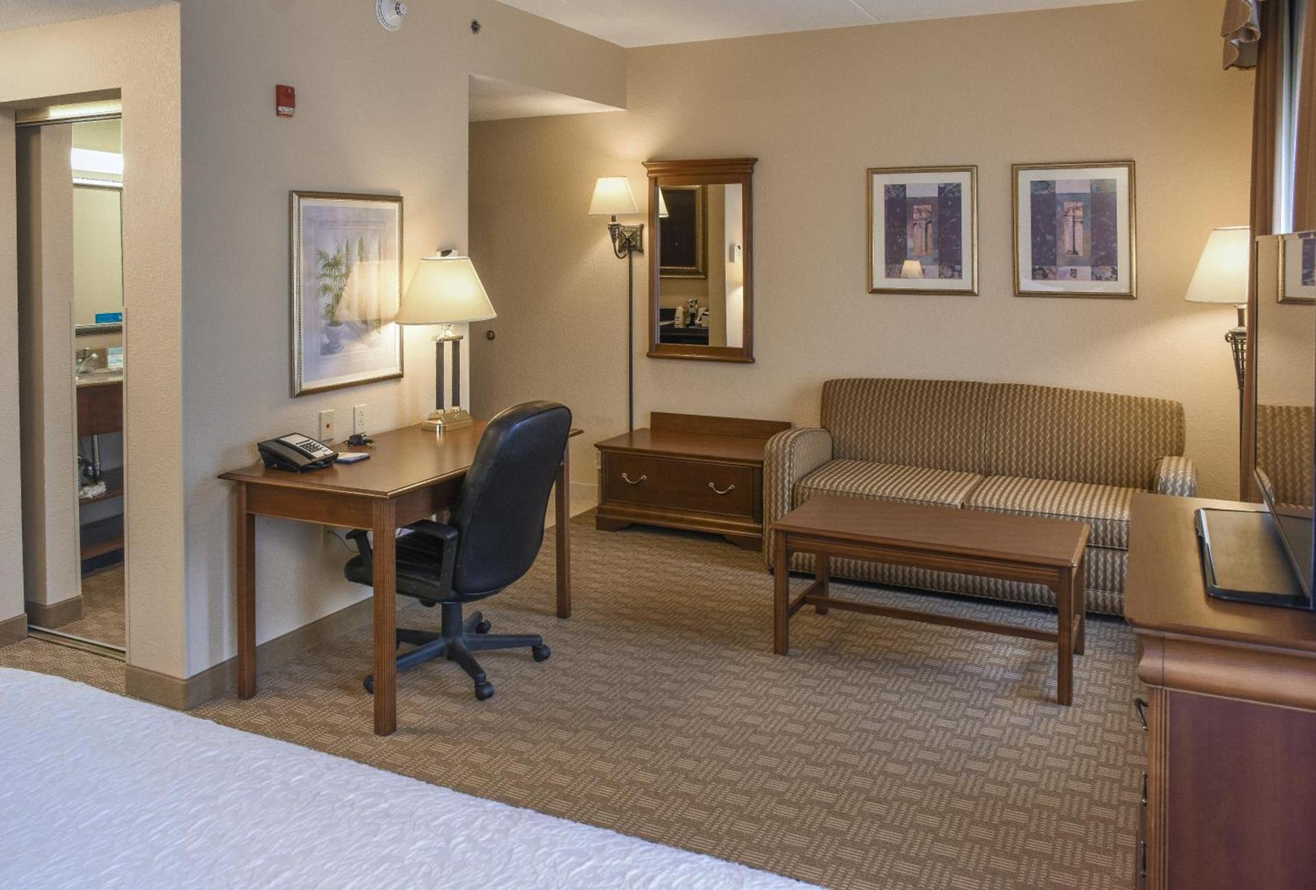Hampton Inn & Suites Youngstown-Canfield photo 37