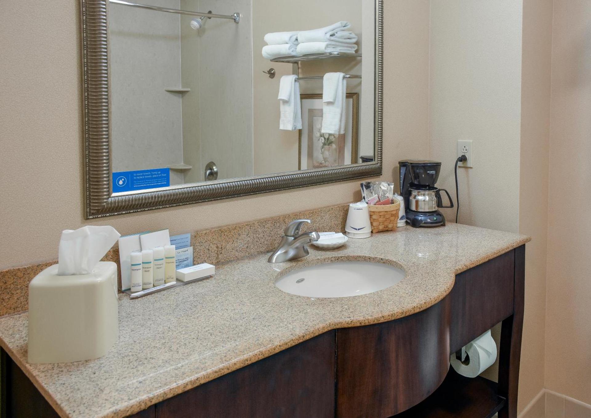 Hampton Inn & Suites Youngstown-Canfield photo 40