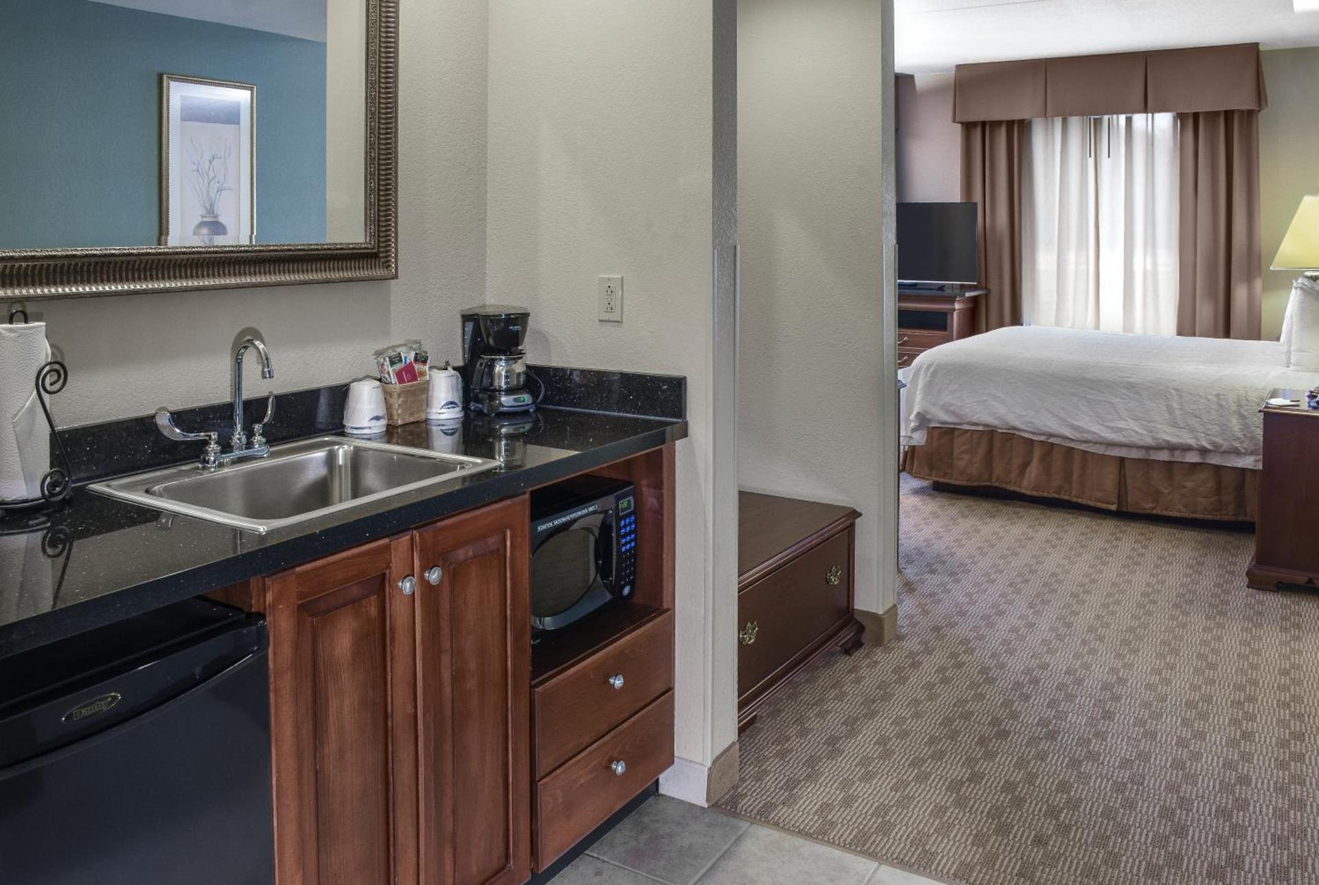 Hampton Inn & Suites Youngstown-Canfield photo 44