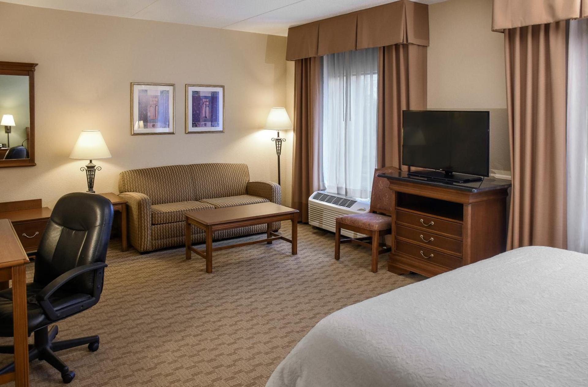 Hampton Inn & Suites Youngstown-Canfield photo 45
