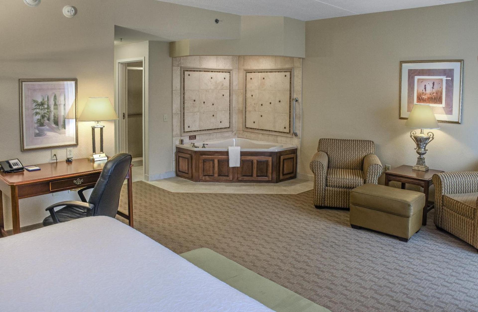 Hampton Inn & Suites Youngstown-Canfield photo 48