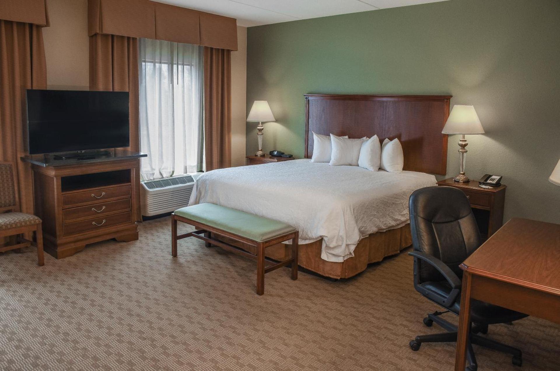 Hampton Inn & Suites Youngstown-Canfield photo 47