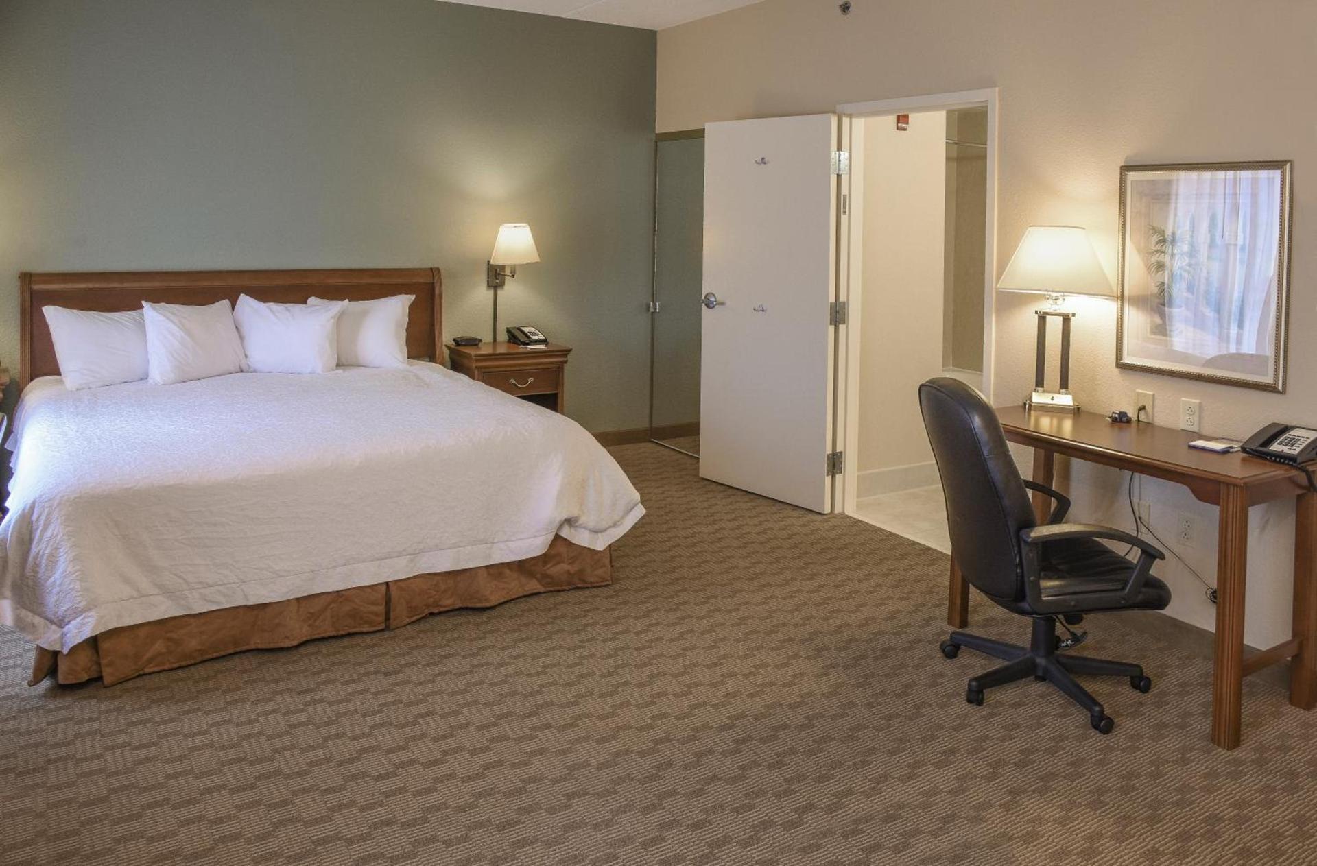 Hampton Inn & Suites Youngstown-Canfield photo 49