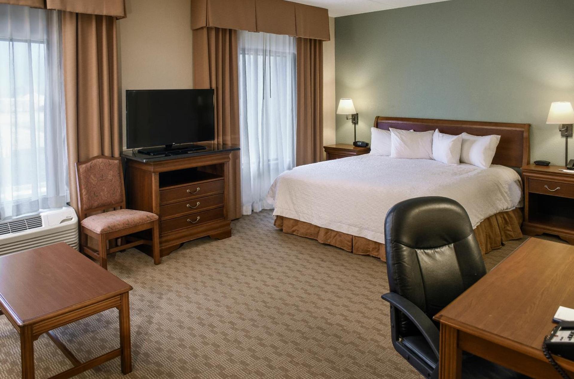 Hampton Inn & Suites Youngstown-Canfield photo 50