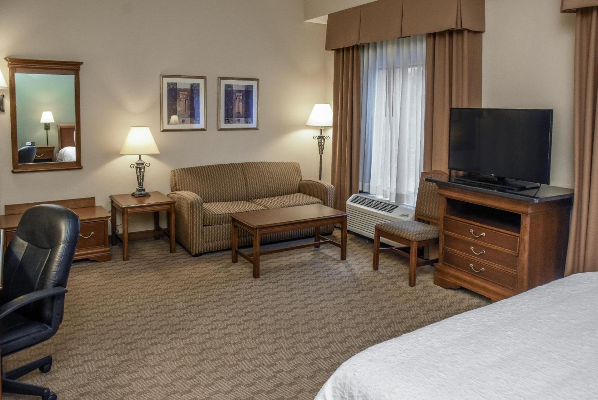 Hampton Inn & Suites Youngstown-Canfield photo 52