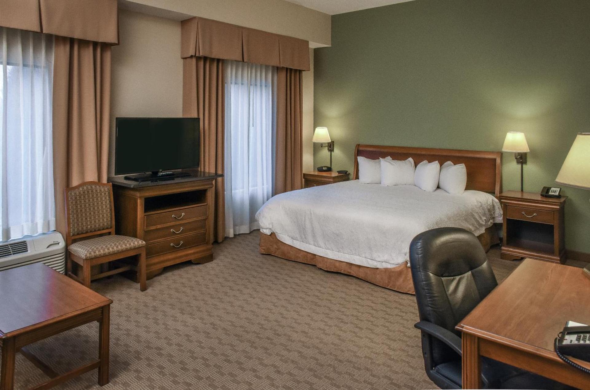Hampton Inn & Suites Youngstown-Canfield photo 53