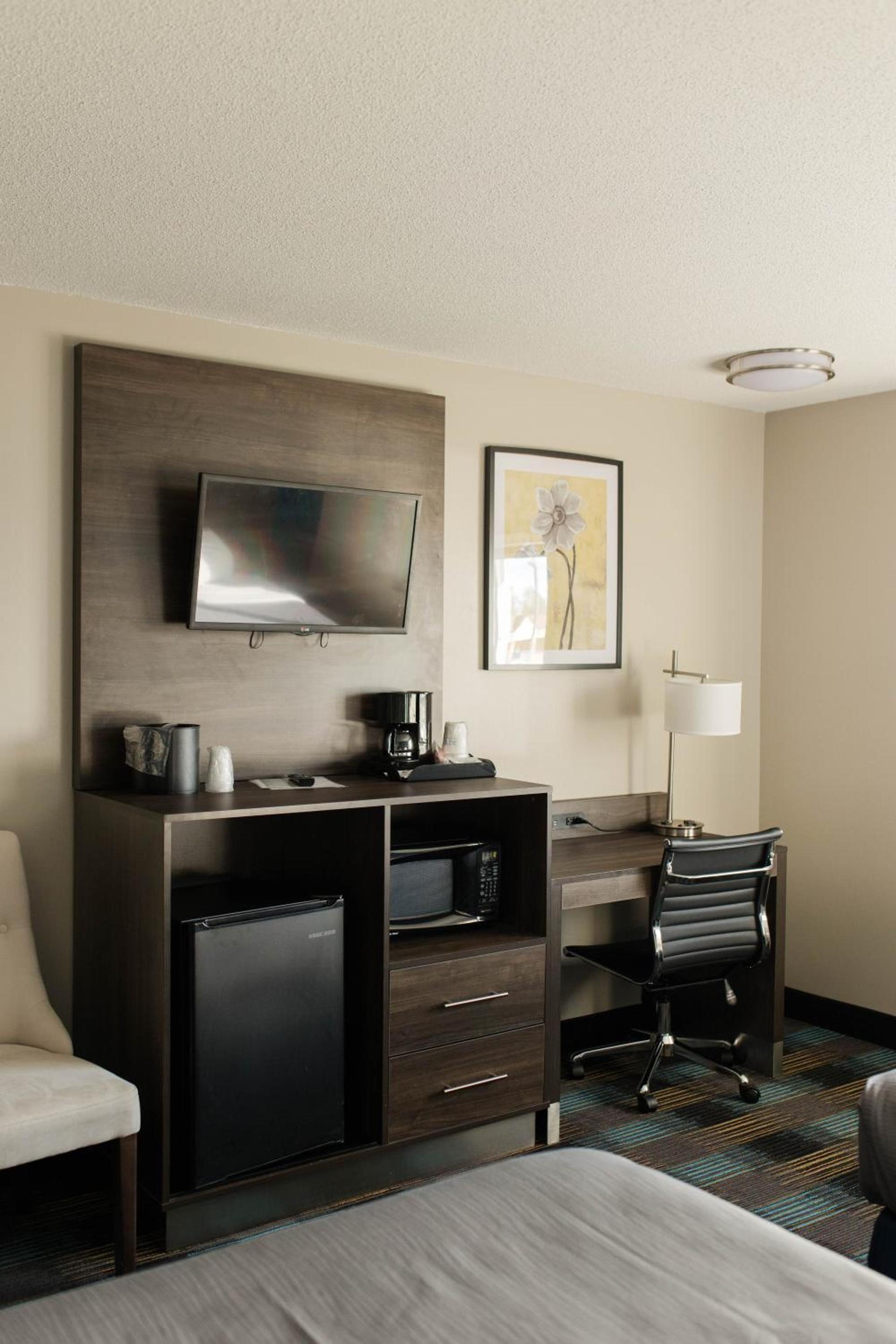 Travelodge by Wyndham Escanaba photo 25