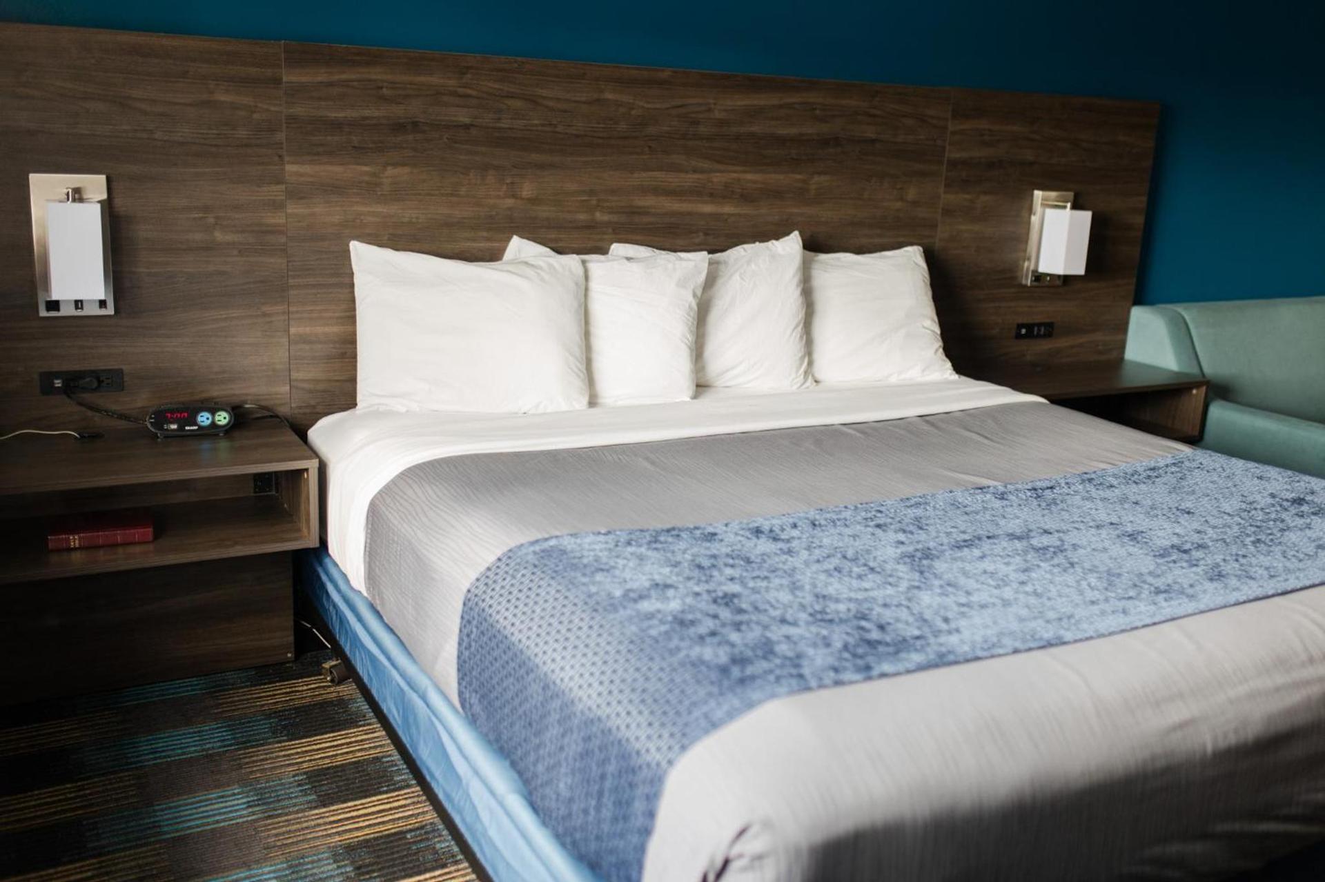 Travelodge by Wyndham Escanaba photo 32
