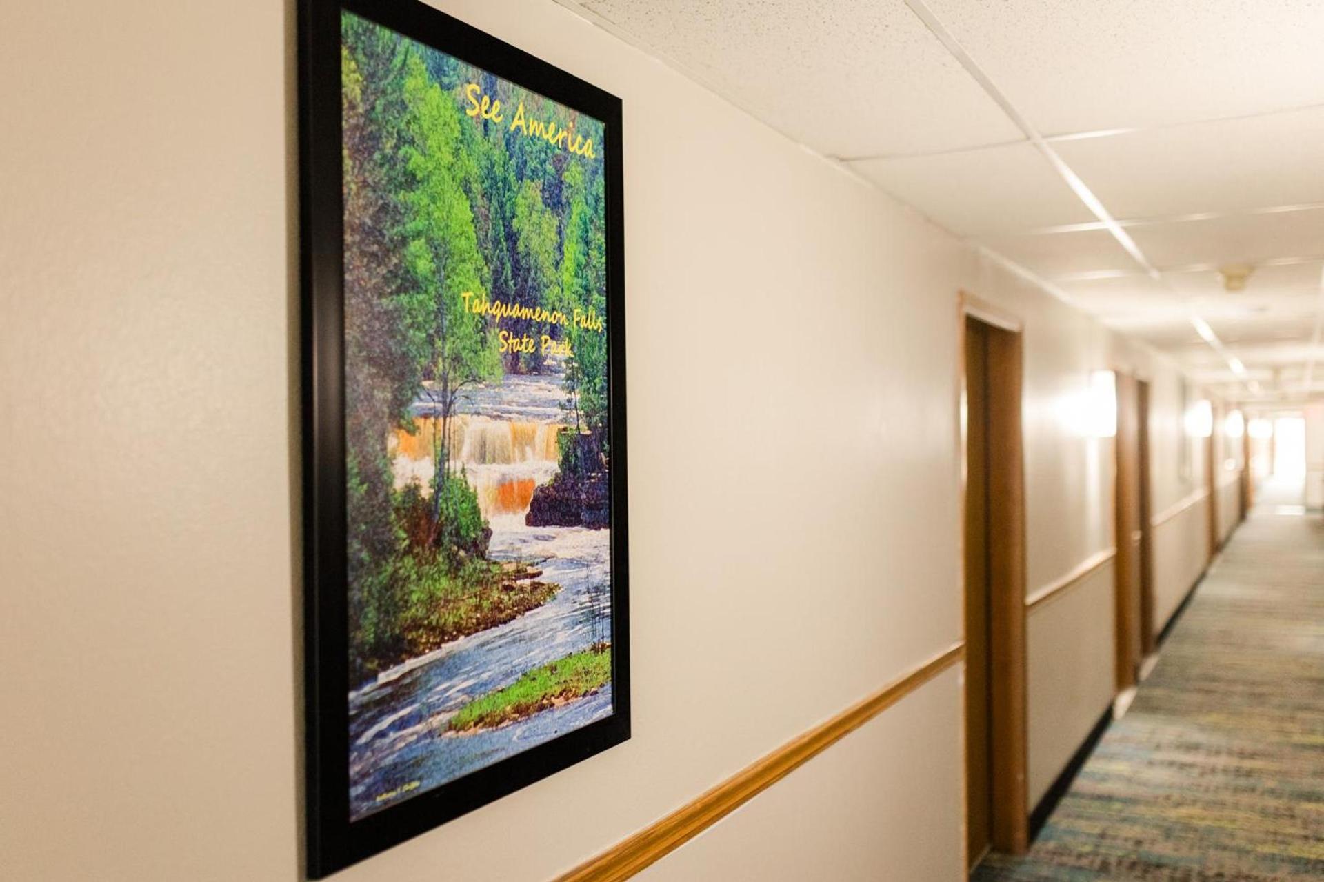 Travelodge by Wyndham Escanaba photo 38