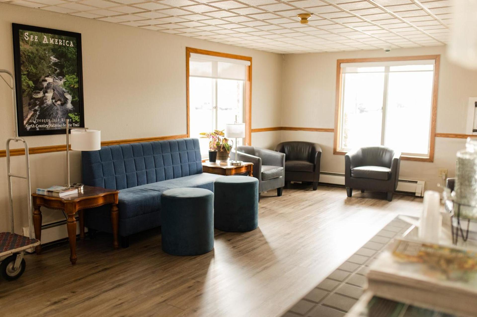 Travelodge by Wyndham Escanaba photo 41