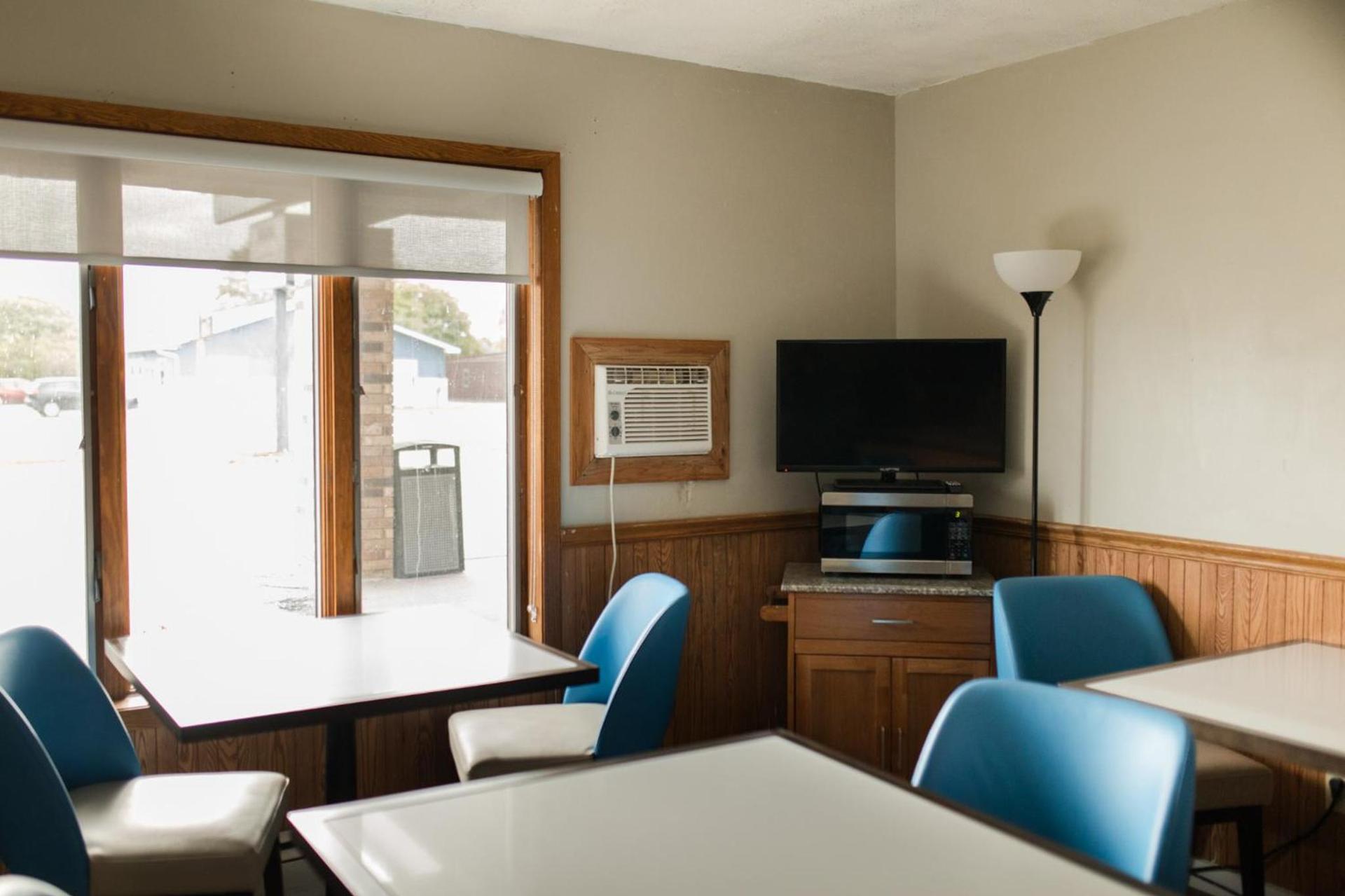 Travelodge by Wyndham Escanaba photo 44