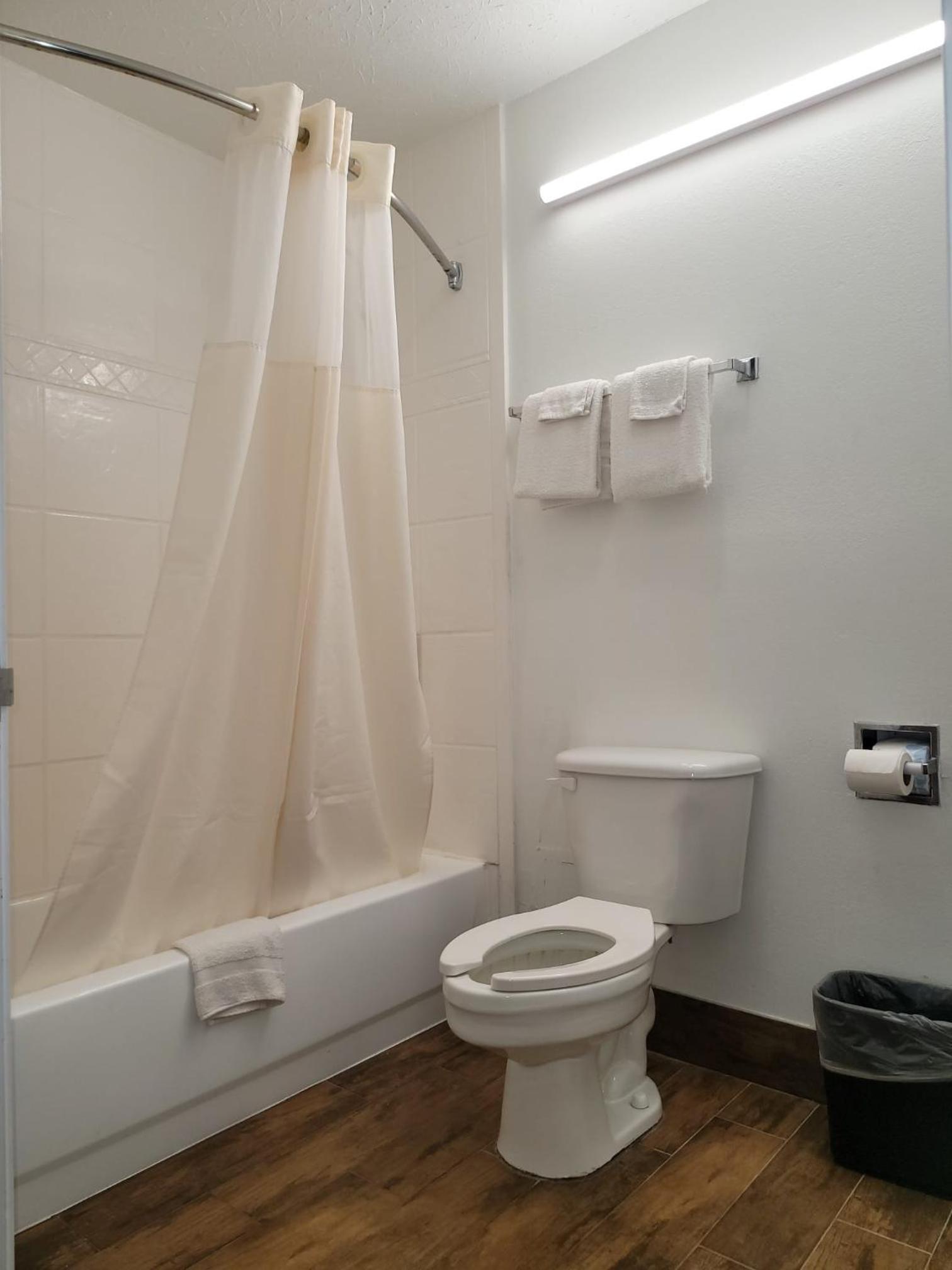 Texas Inn and Suites Raymondville photo 78
