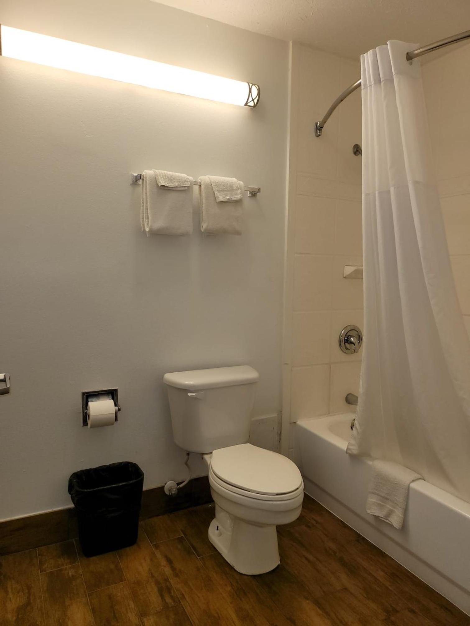 Texas Inn and Suites Raymondville photo 82