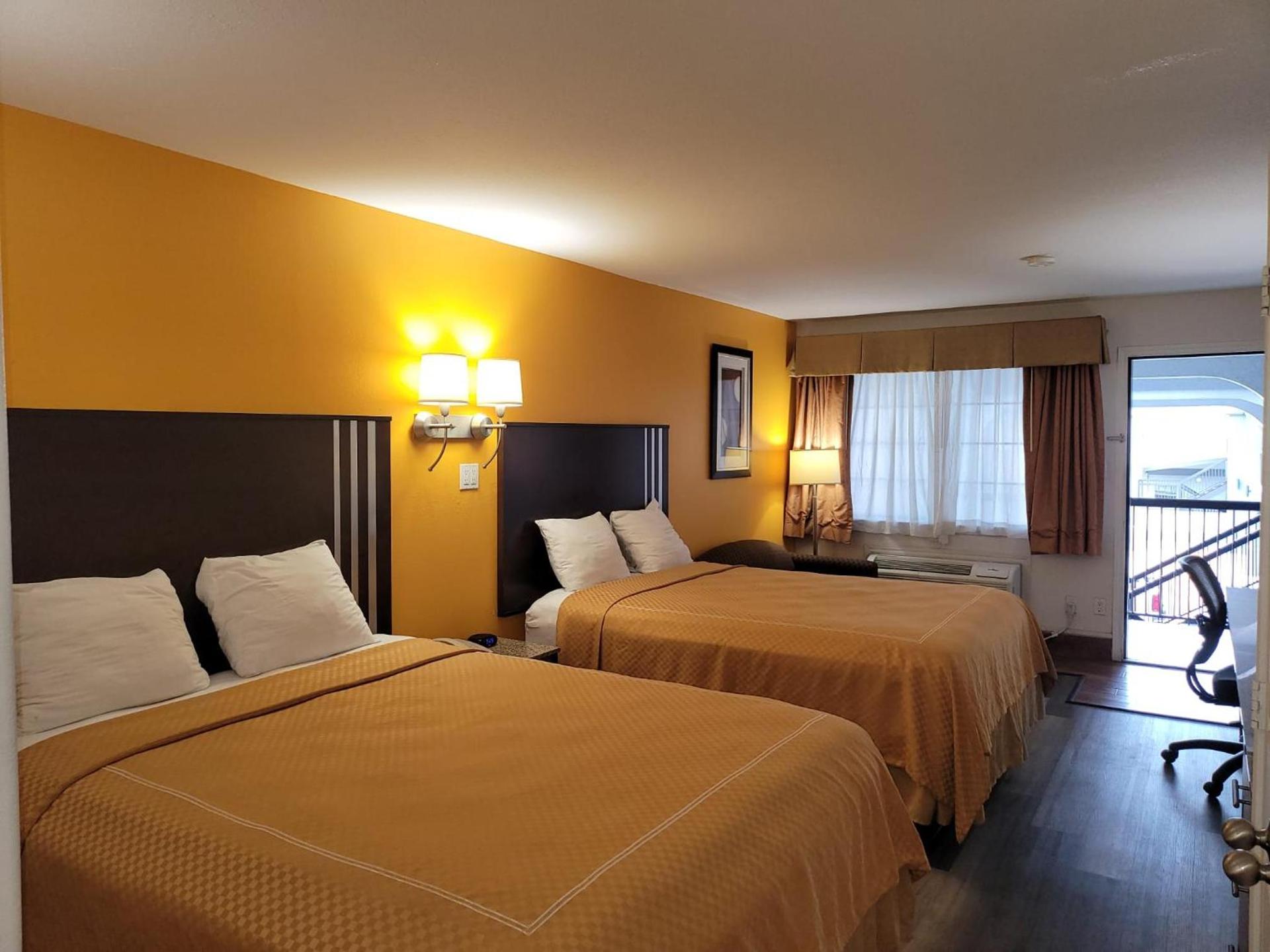 Texas Inn and Suites Raymondville photo 85