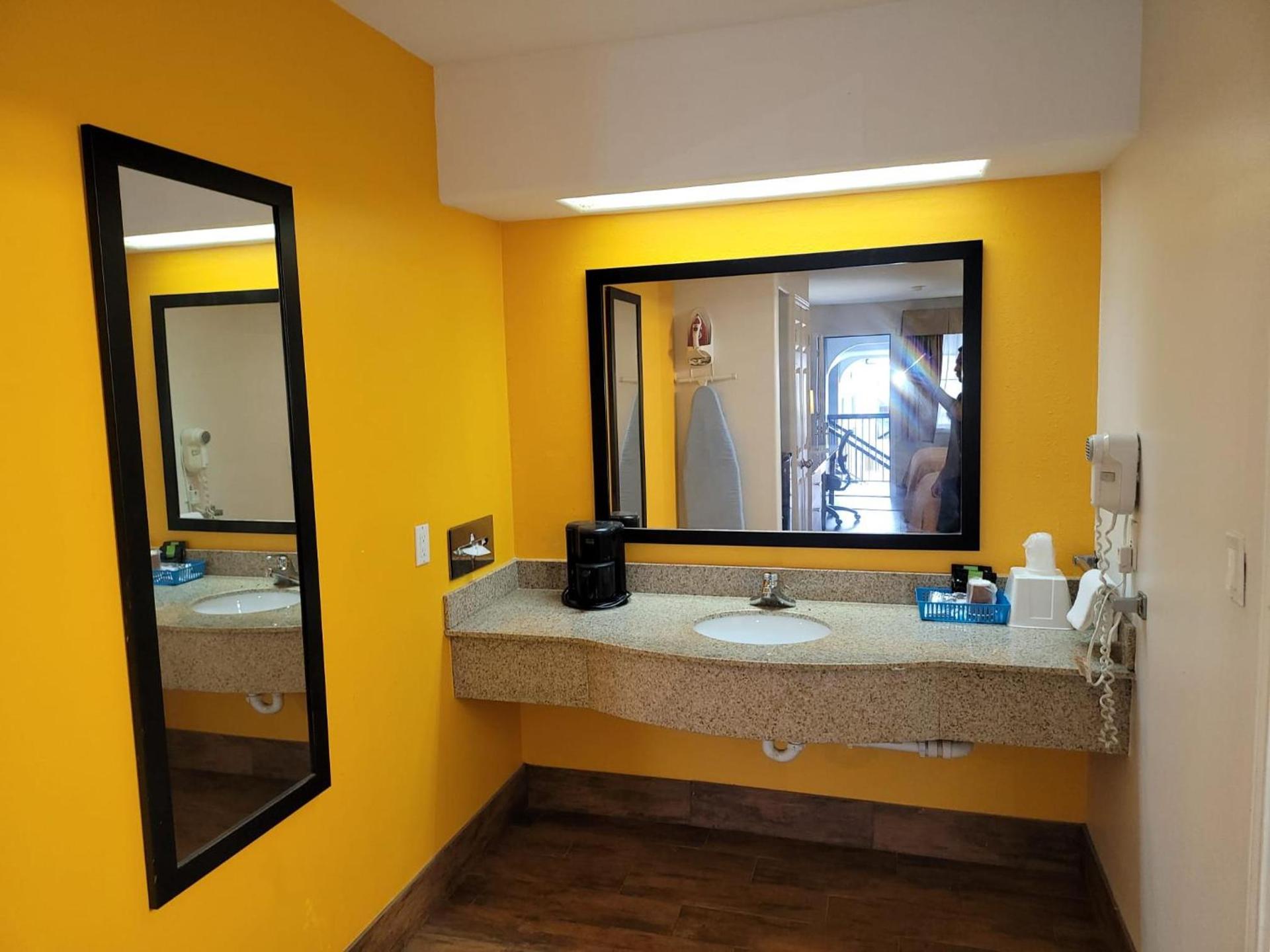Texas Inn and Suites Raymondville photo 86
