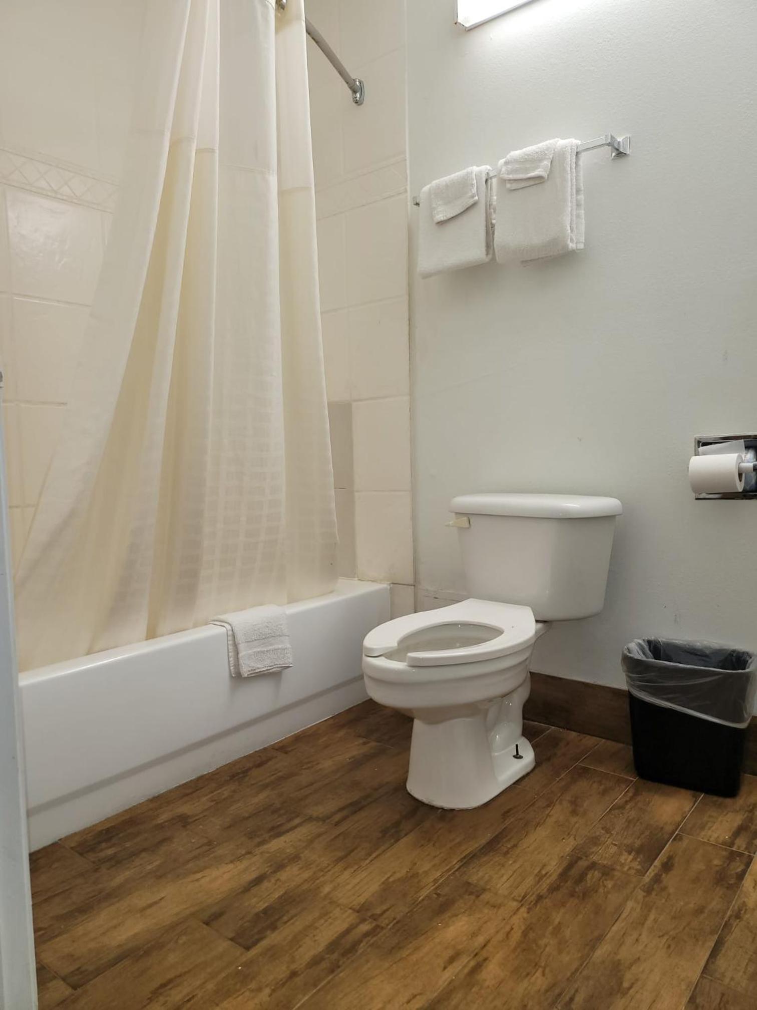 Texas Inn and Suites Raymondville photo 87
