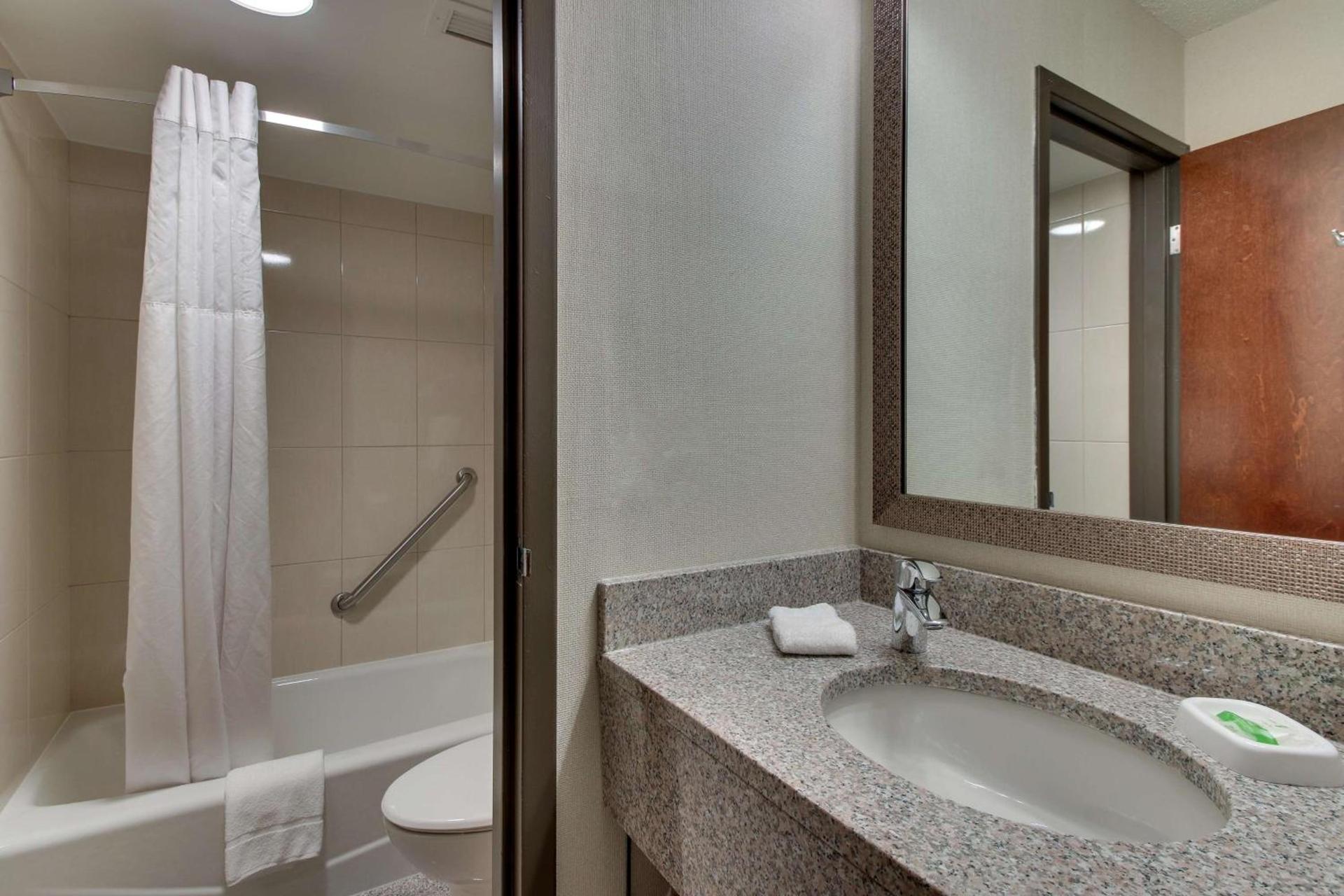 Pear Tree Inn St. Louis Airport photo 30