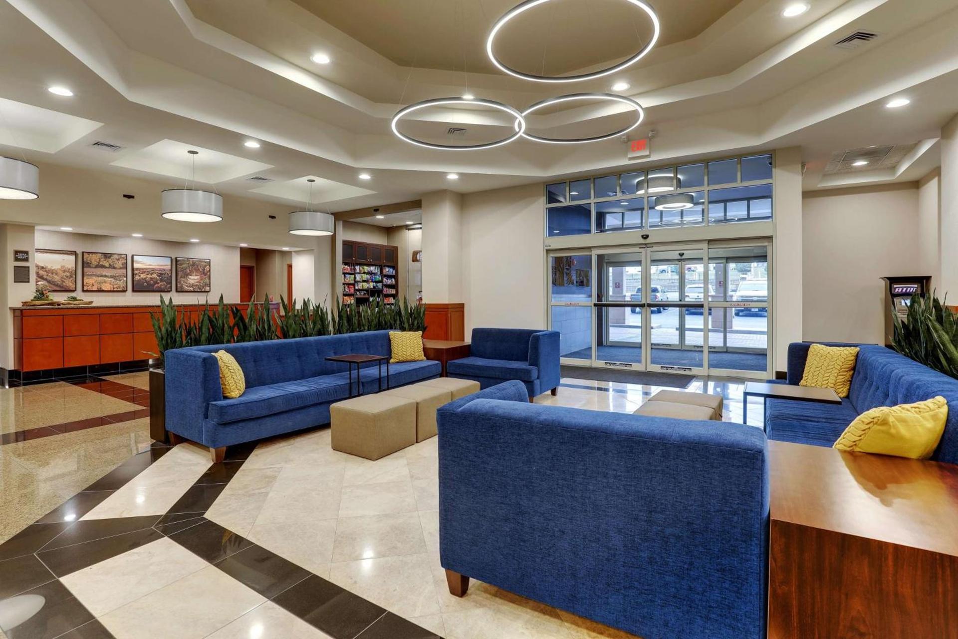 Drury Inn & Suites St. Louis Arnold photo 4