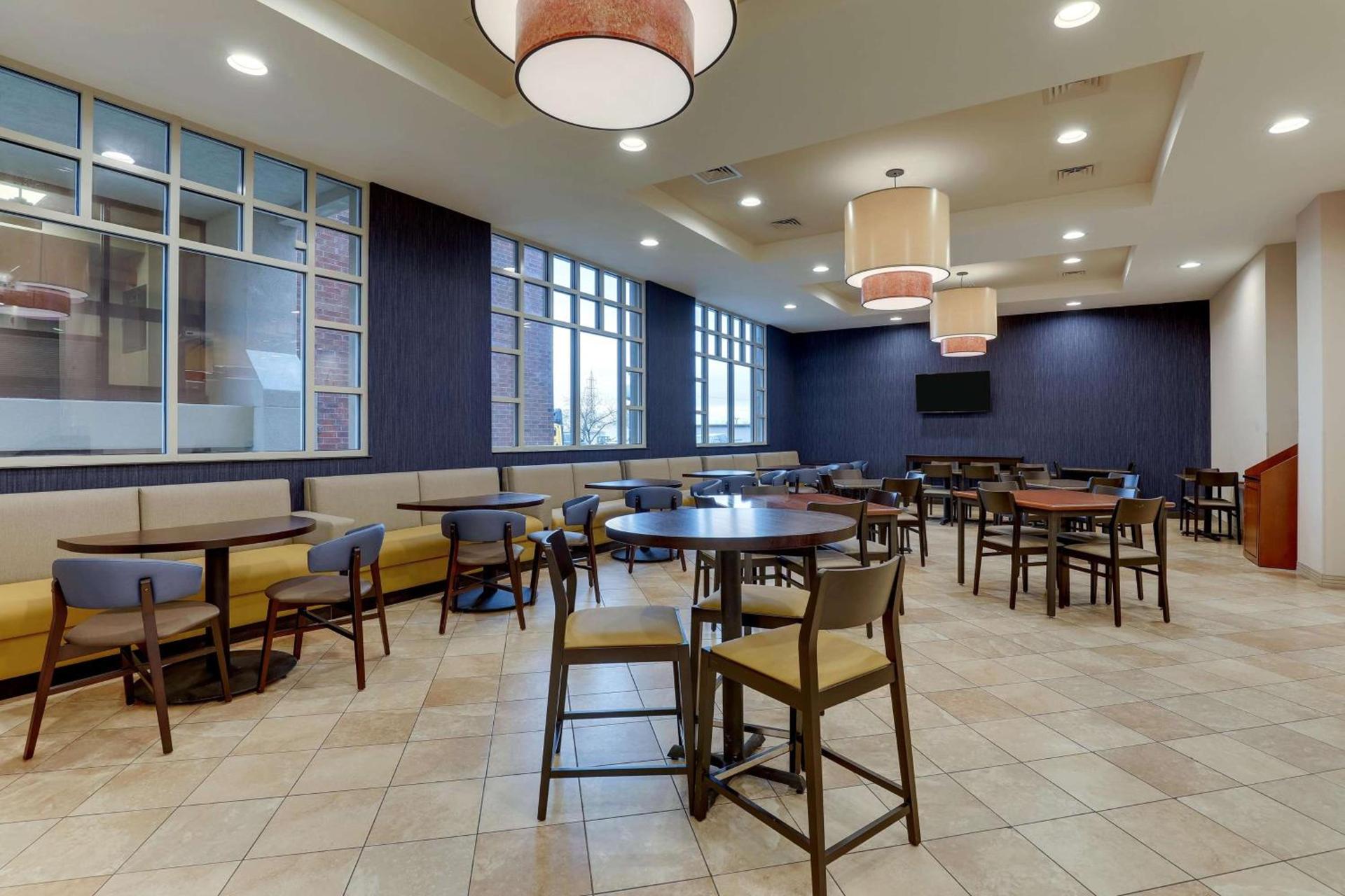 Drury Inn & Suites St. Louis Arnold photo 8