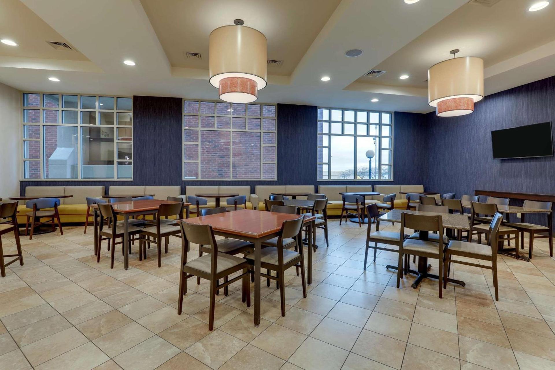 Drury Inn & Suites St. Louis Arnold photo 9